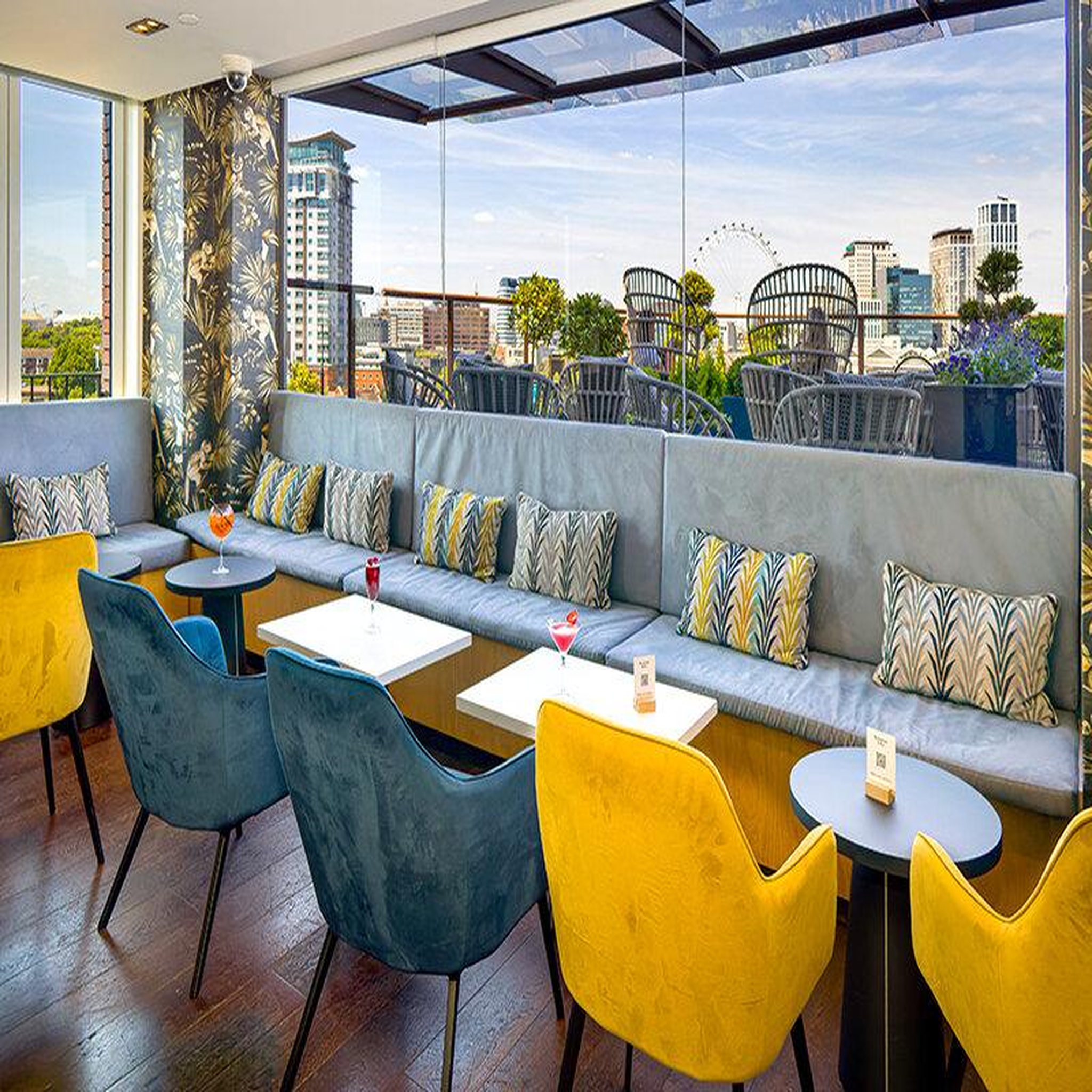 Voir la diapositive 2 : Smartbox 2 nuits à l'hôtel h10 london waterloo 4* à londres - coffret cadeau séjour