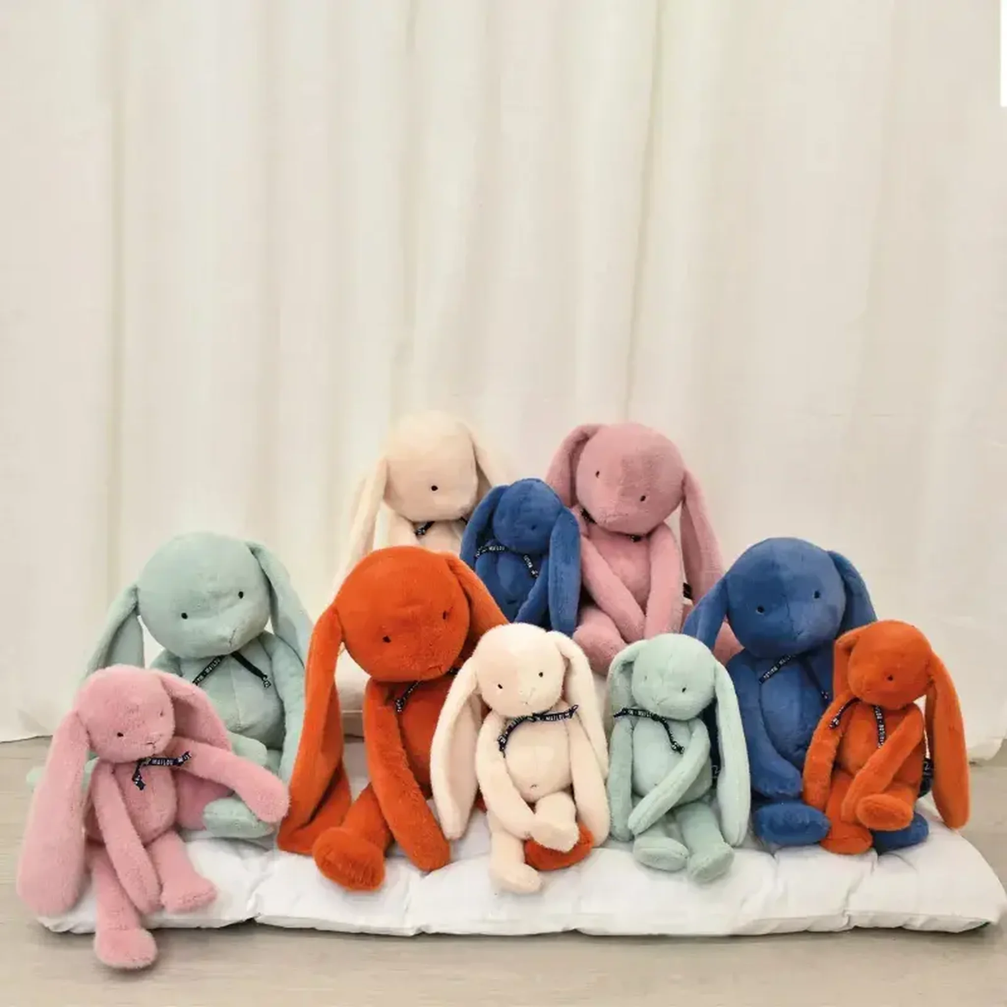Voir la diapositive 2 : MAILOU Lapin Meloe - 37cm Safran