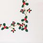 Voir la diapositive 2 : ATMOSPHERA Nappe de Noël rectangulaire motifs houx et baies - L. 140 x 360 cm - Blanc finition dorée