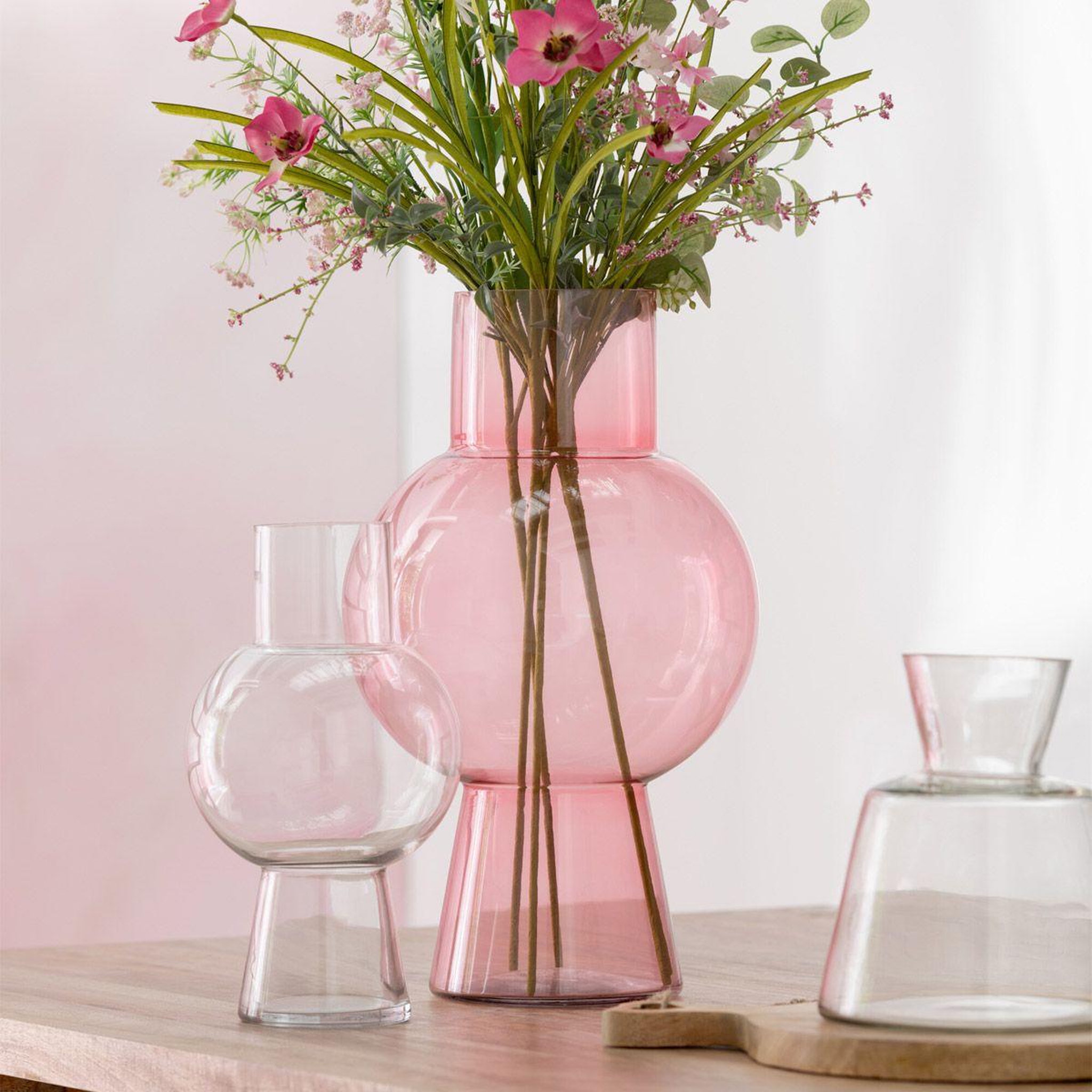 Voir la diapositive 2 : J-LINE Vase boule en verre  pinky perfect  22cm transparent