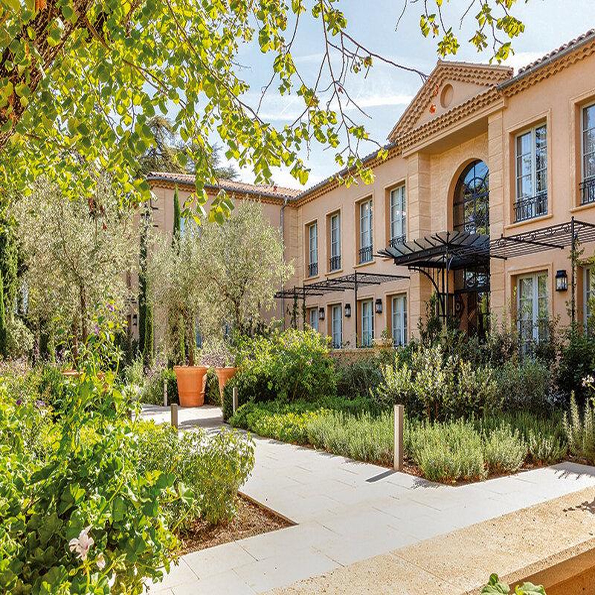 Voir la diapositive 4 : Smartbox Séjour 5* avec dîner 3 plats à aix-en-provence - coffret cadeau séjour