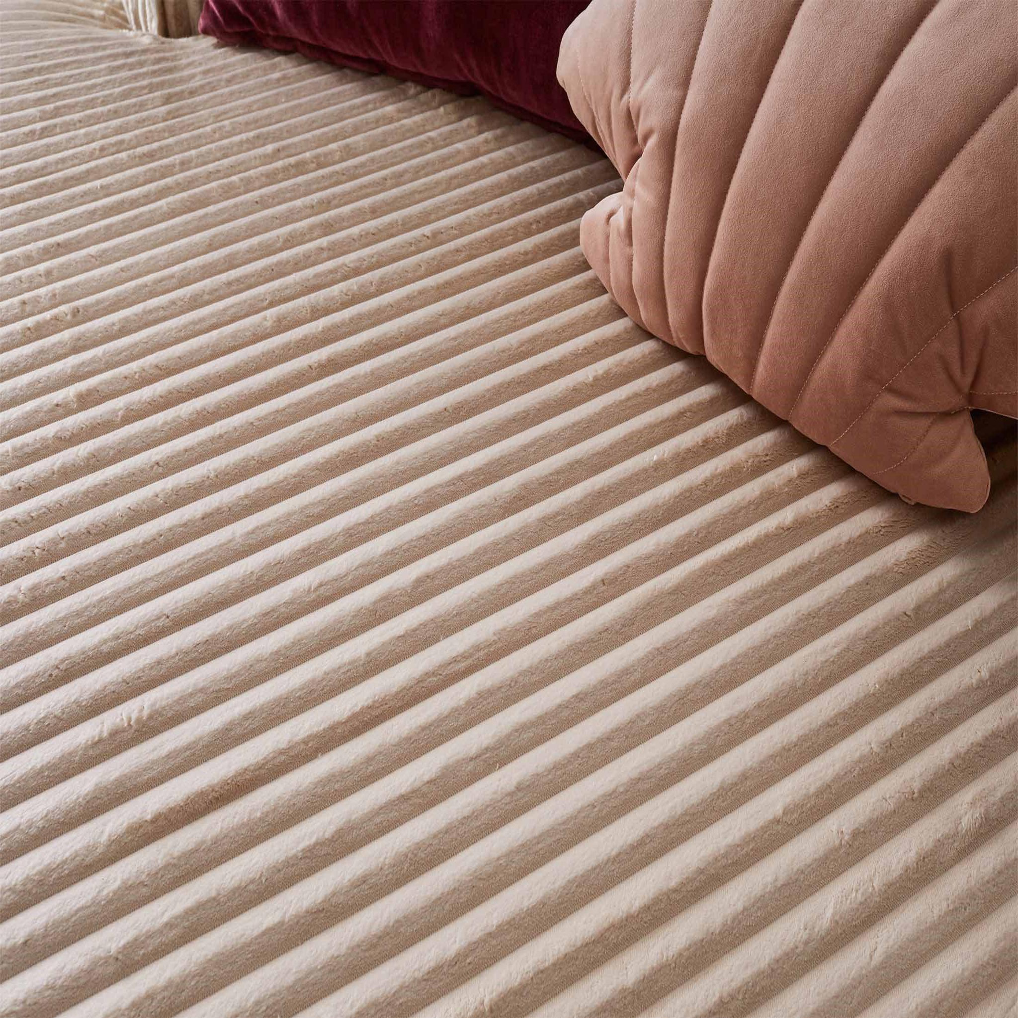 Voir la diapositive 4 : LISA DESIGN Ela - canapé d'angle gauche - 4 places - en velours côtelé grosses côtes