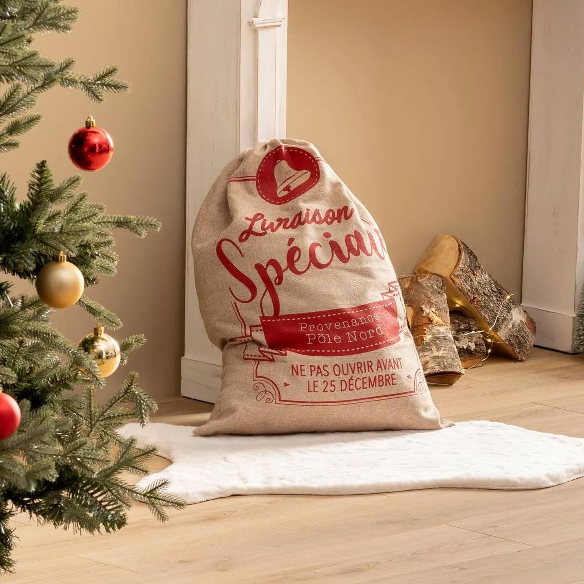 Voir la diapositive 2 : FEERIC LIGHT & CHRISTMAS Hotte de noël imprimée  jute  70cm rouge & naturel