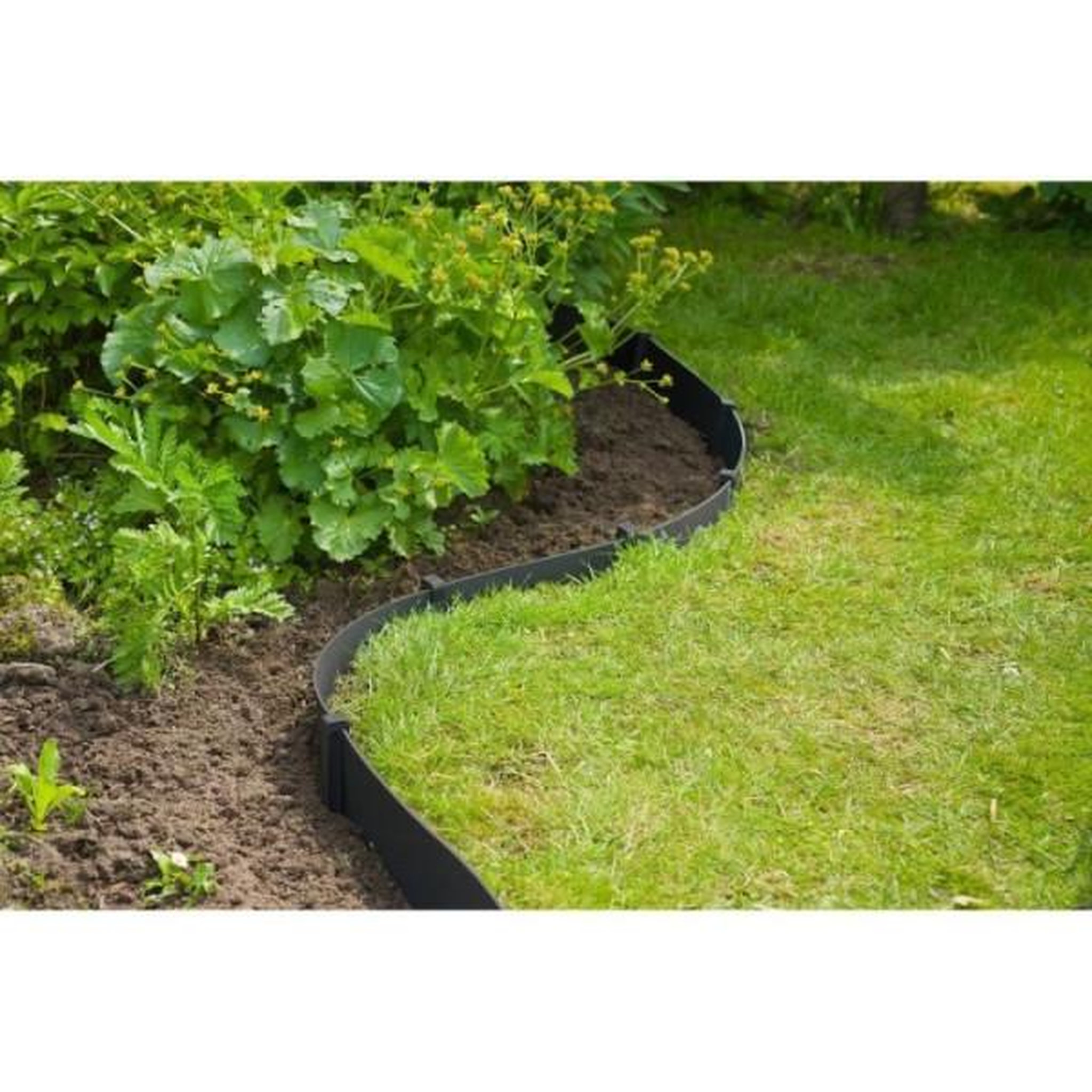 Voir la diapositive 5 : NATURE Bordure de jardin - NATURE - Noir - PE recyclé, épaisseur 3 mm - H15 cm x 10 m - 10 Ancres noires - H26,7 x 1,9 x 1,8cm