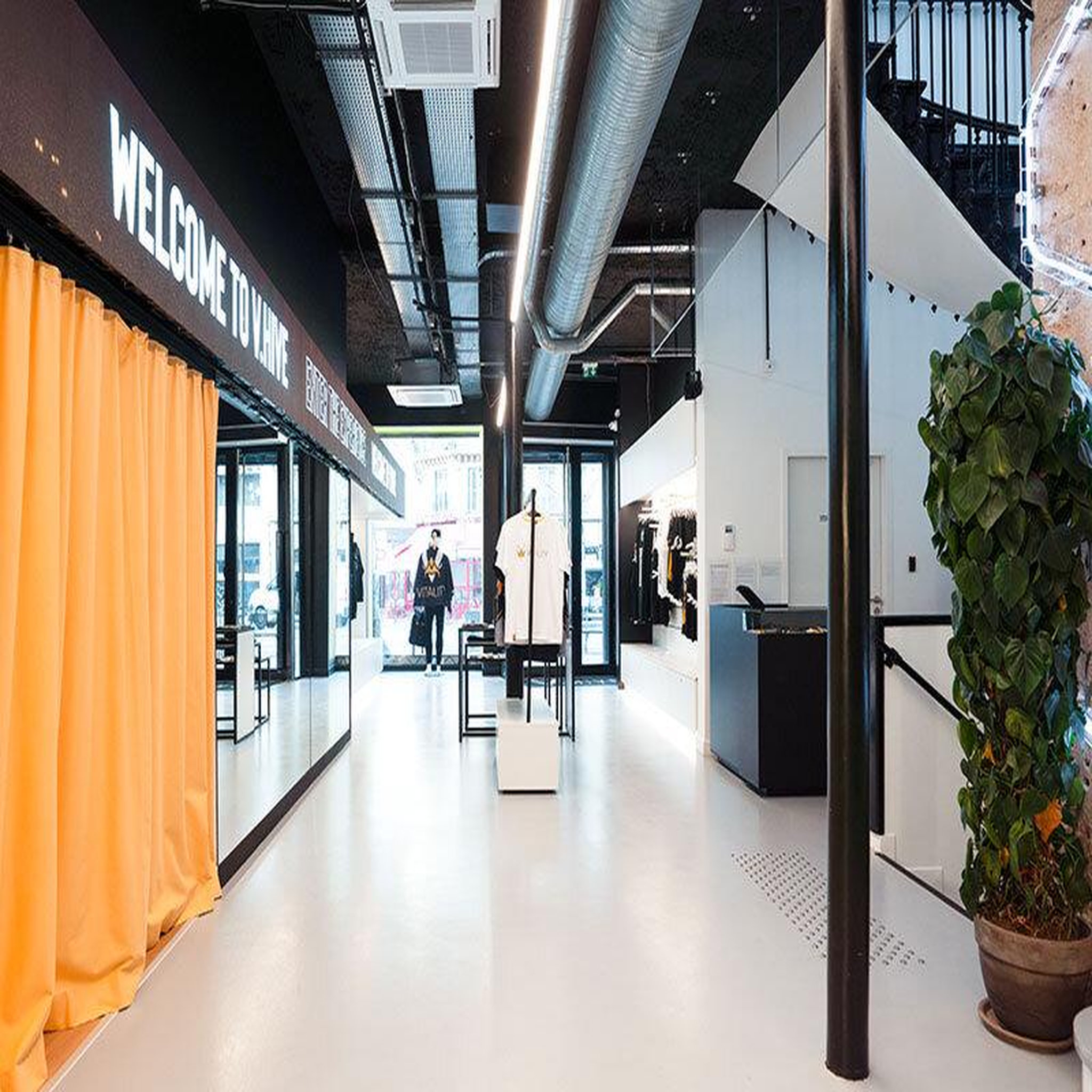 Voir la diapositive 3 : Smartbox E-sport à paris : 5h en espace privatif de team vitality pour 5 personnes - coffret cadeau sport & aventure