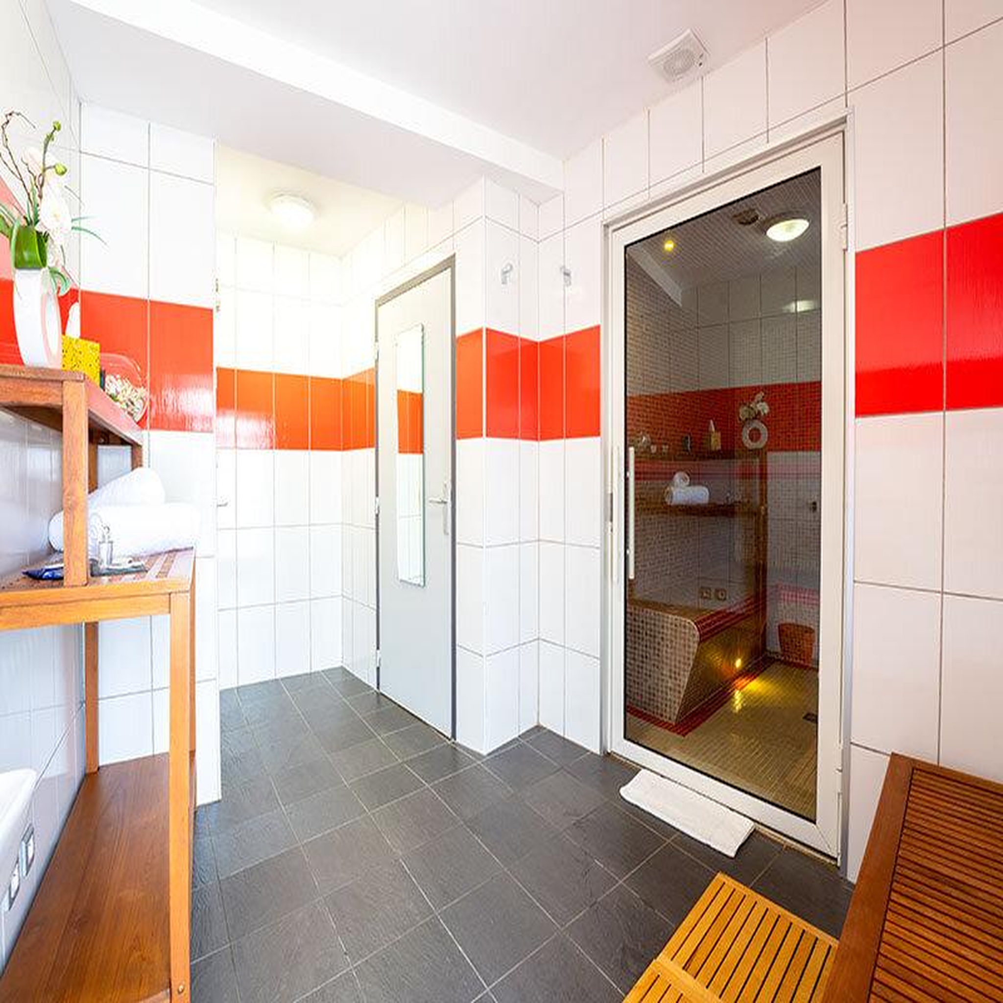 Voir la diapositive 3 : Smartbox Séjour de 2 jours en manoir avec accès au hammam aux portes des pyrénées ariègeoises - coffret cadeau séjour