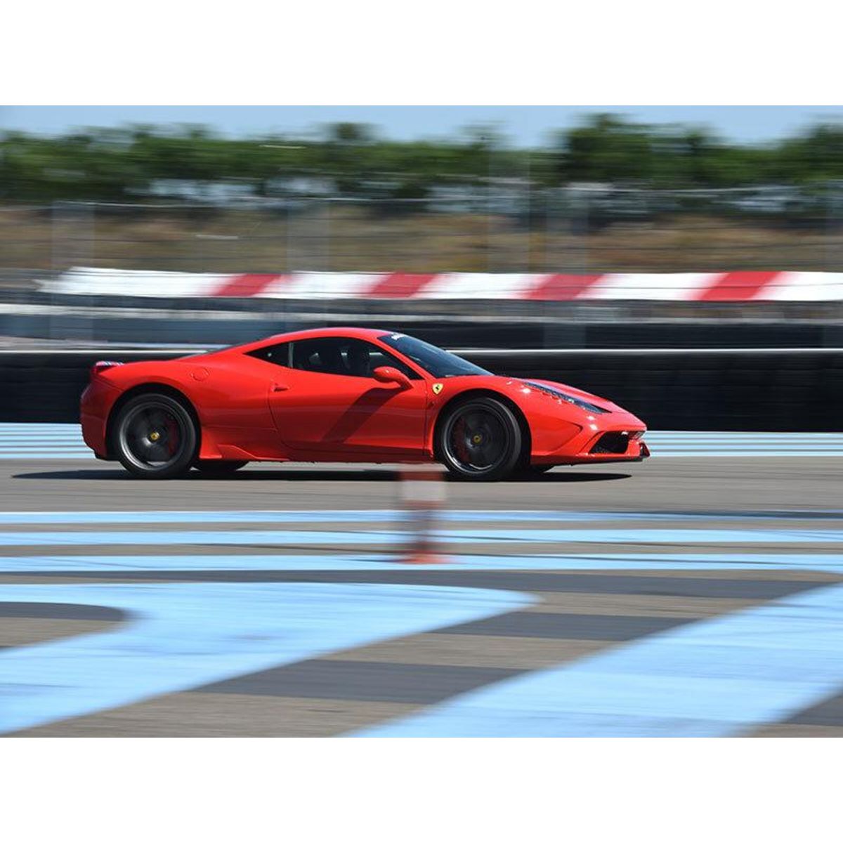 Smartbox Stage de pilotage : 4 tours sur le circuit de l'Anneau du Rhin en Ferrari et Lamborghini ou Porsche - Coffret Cadeau Sport & Aventure