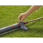 Voir la diapositive 4 : Gardena Arroseur  oscillant GARDENA AquaZoom L - Surface 350m² - Portée 21m - Résistant UV et gel - Garantie 5 ans