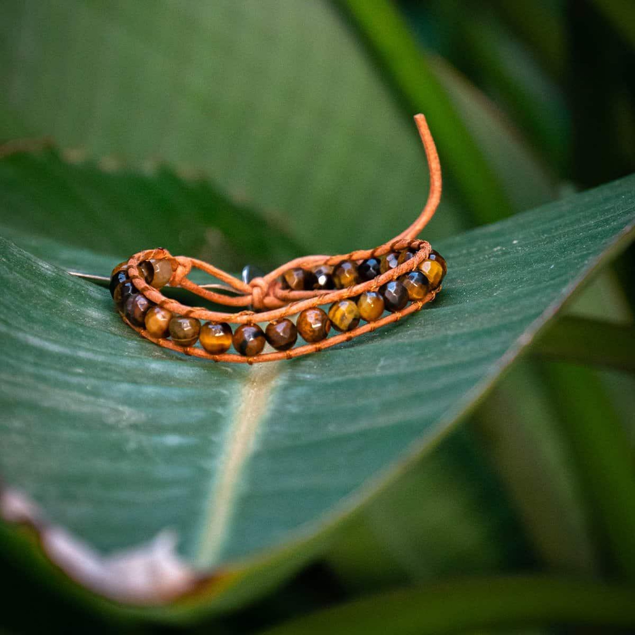 Voir la diapositive 3 : SLOYA Bracelet Facelia en pierres Oeil de tigre et cuir véritable