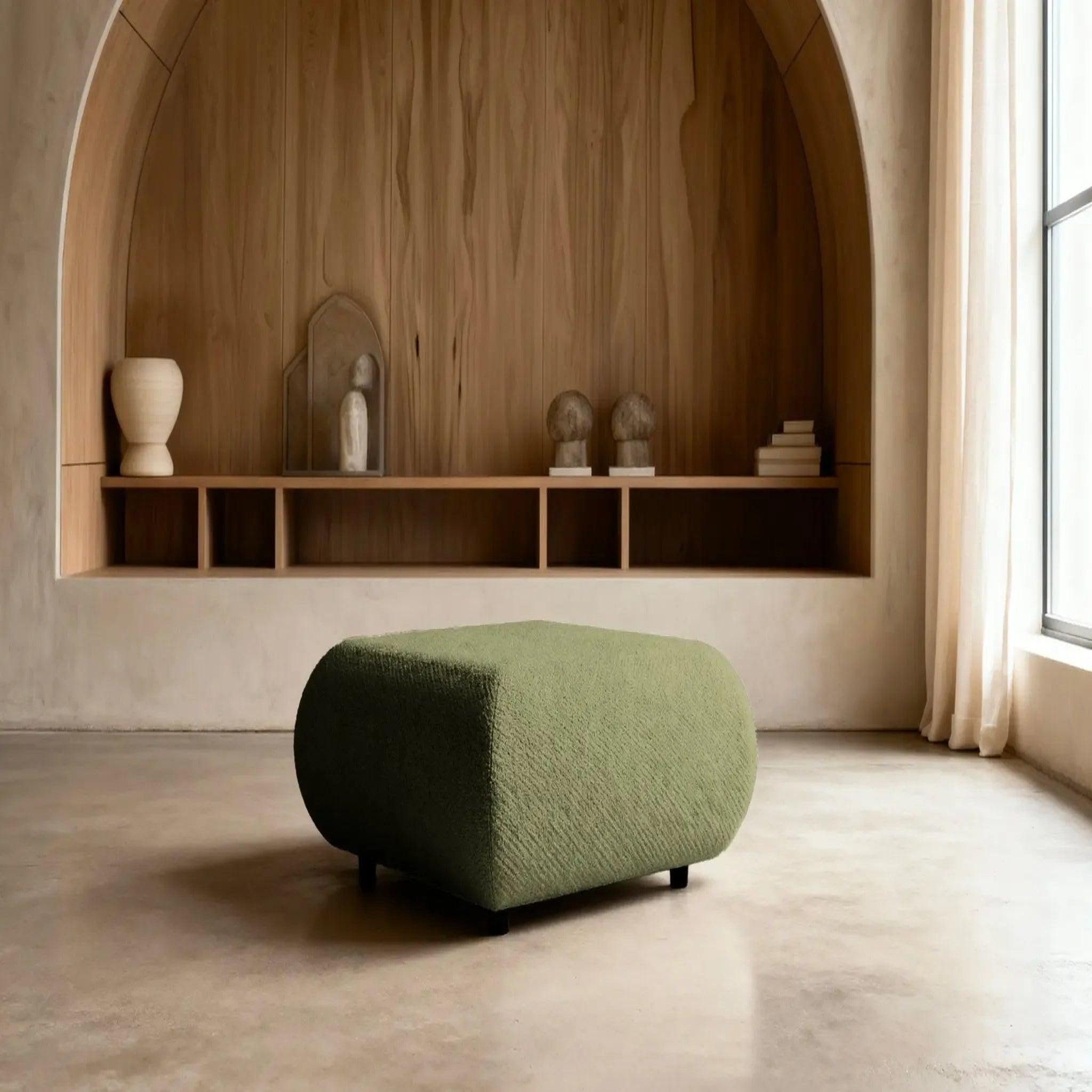 Voir la diapositive 2 : CASANOVA PARIS Levi - pouf tissu lisse
