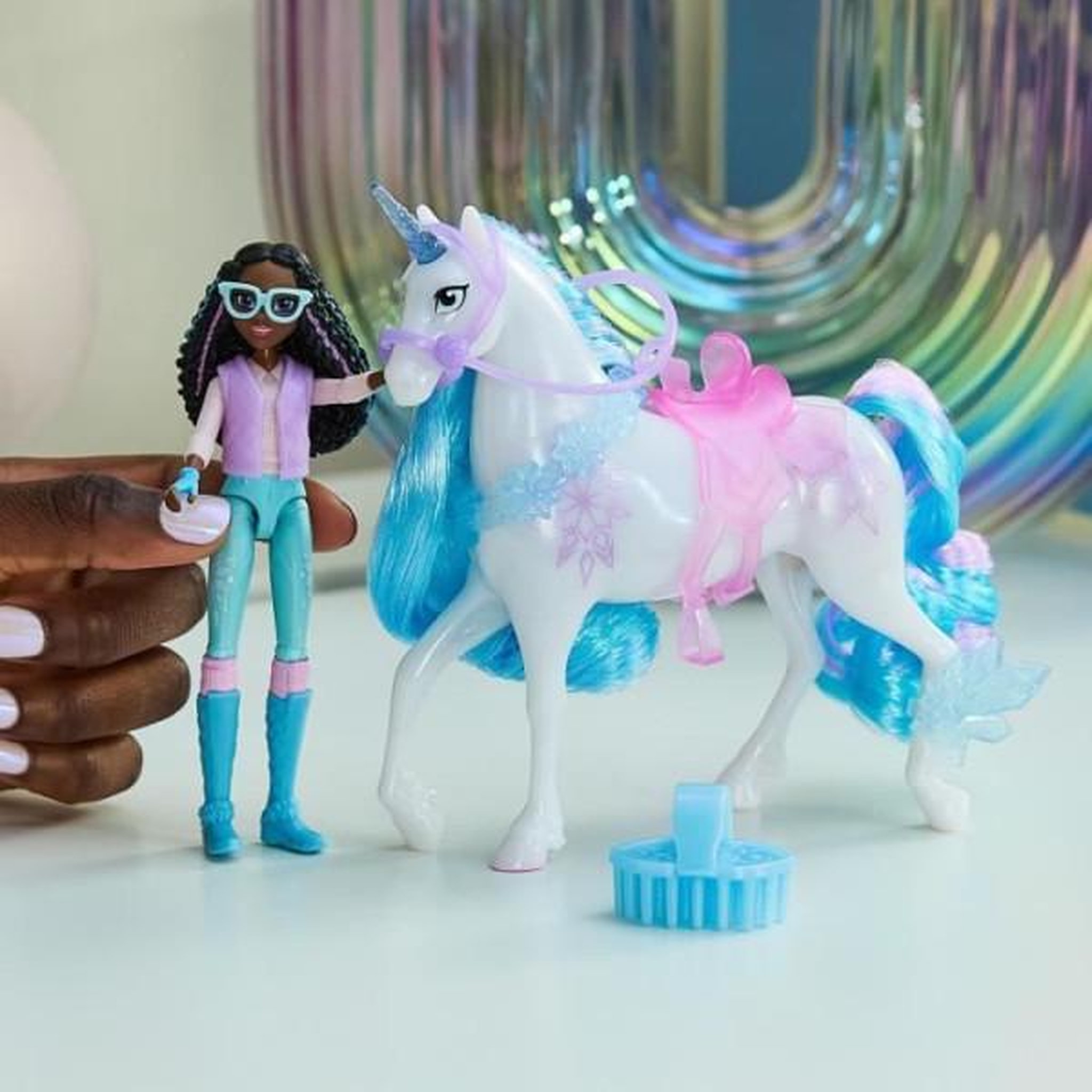 Voir la diapositive 3 : SpinMaster L Ecole des Licornes - Licorne Glacier et Poupee Layla