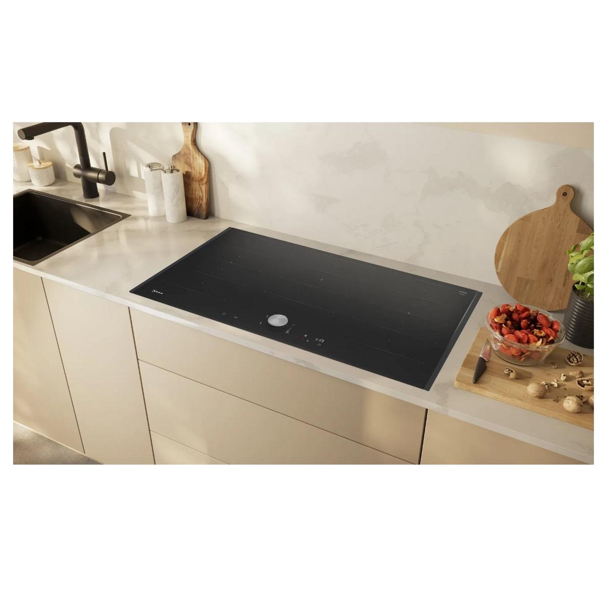 Voir la diapositive 4 : Neff Table de cuisson induction 90cm 5 feux 1100w noir - T69TTX4L0