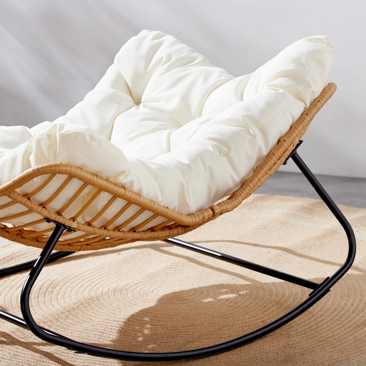 CONCEPT USINE Fauteuil à bascule en résine tressée coussin beige CANGGU