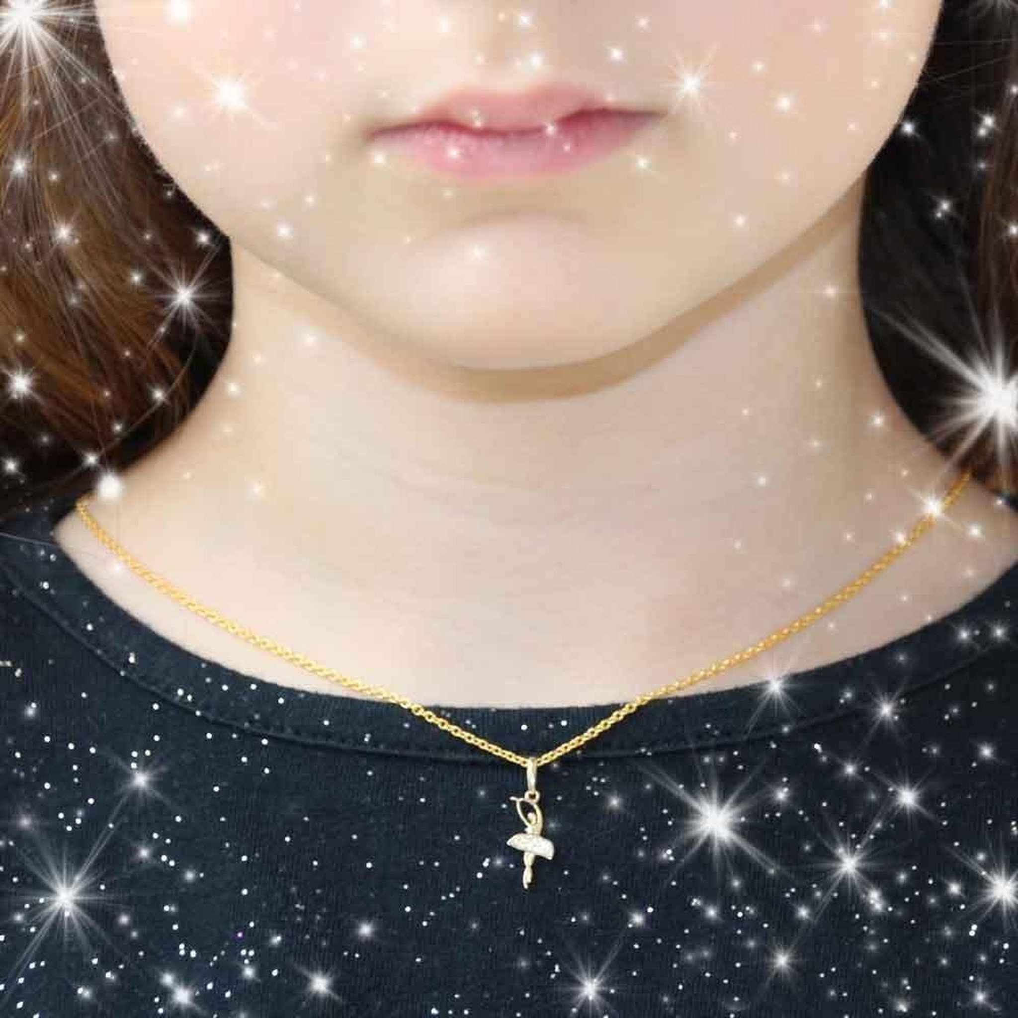Voir la diapositive 2 : L'ATELIER D'AZUR Pendentif Or et Zirconiums - Danseuse - Femme ou Enfant - Chaine Offerte