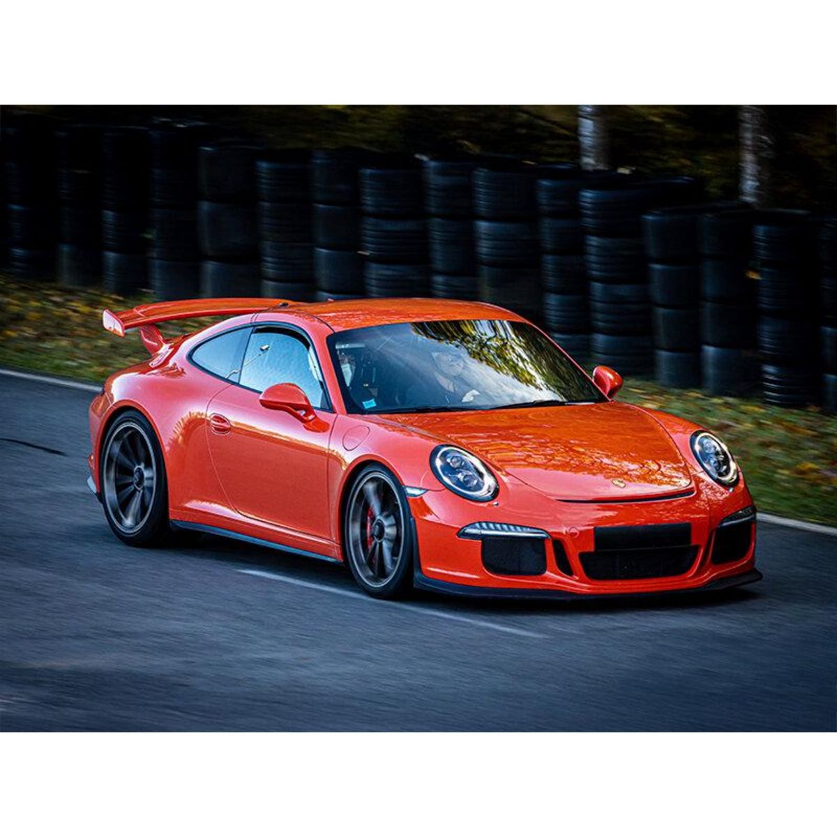 Smartbox Stage de pilotage : 3 à 5 tours au volant d'une voiture de course sur le circuit de Pont-l'Évêque - Coffret Cadeau Sport & Aventure