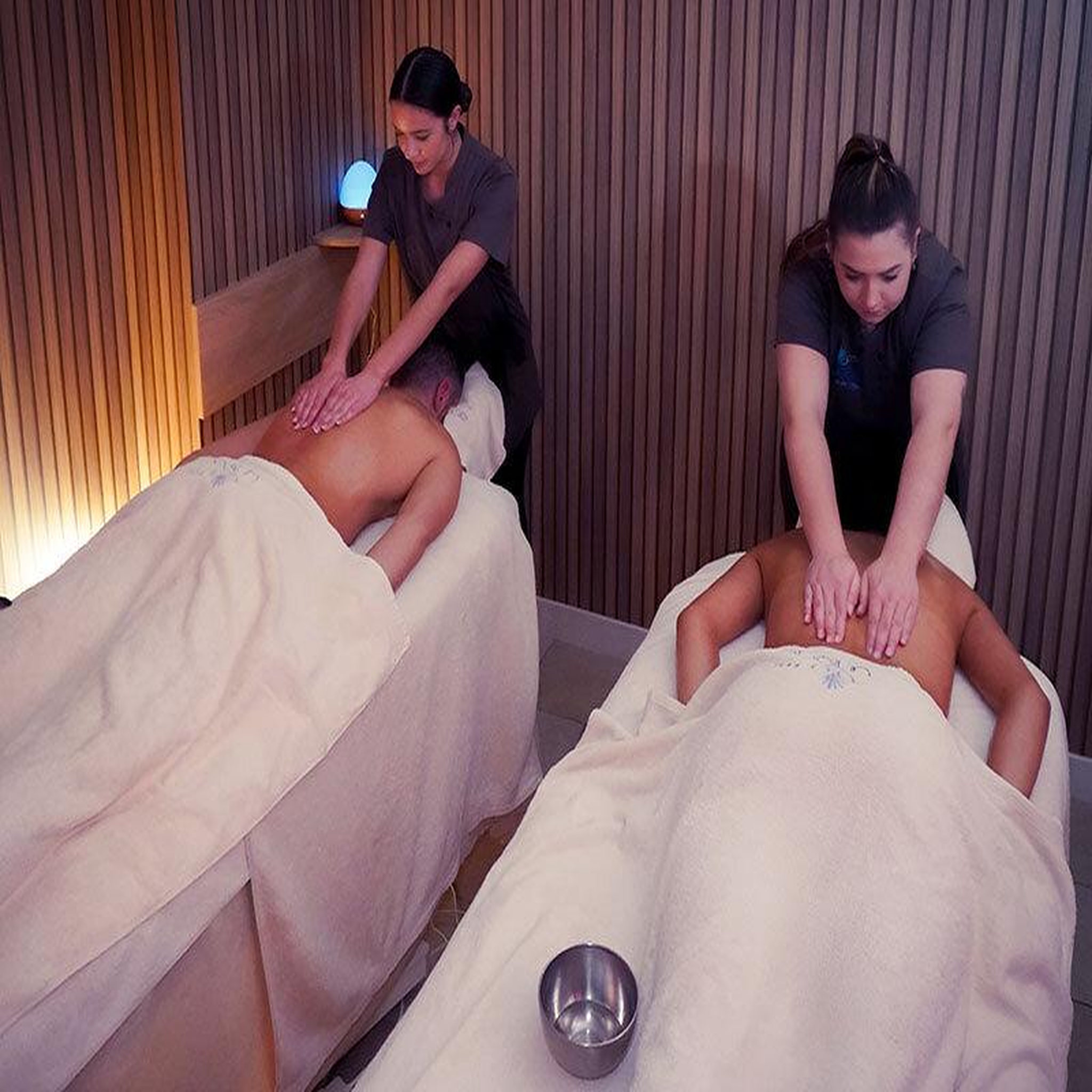Voir la diapositive 2 : Smartbox Massage en duo et accès privatif au spa d'un hôtel 4* à saint-raphaël - coffret cadeau bien-être