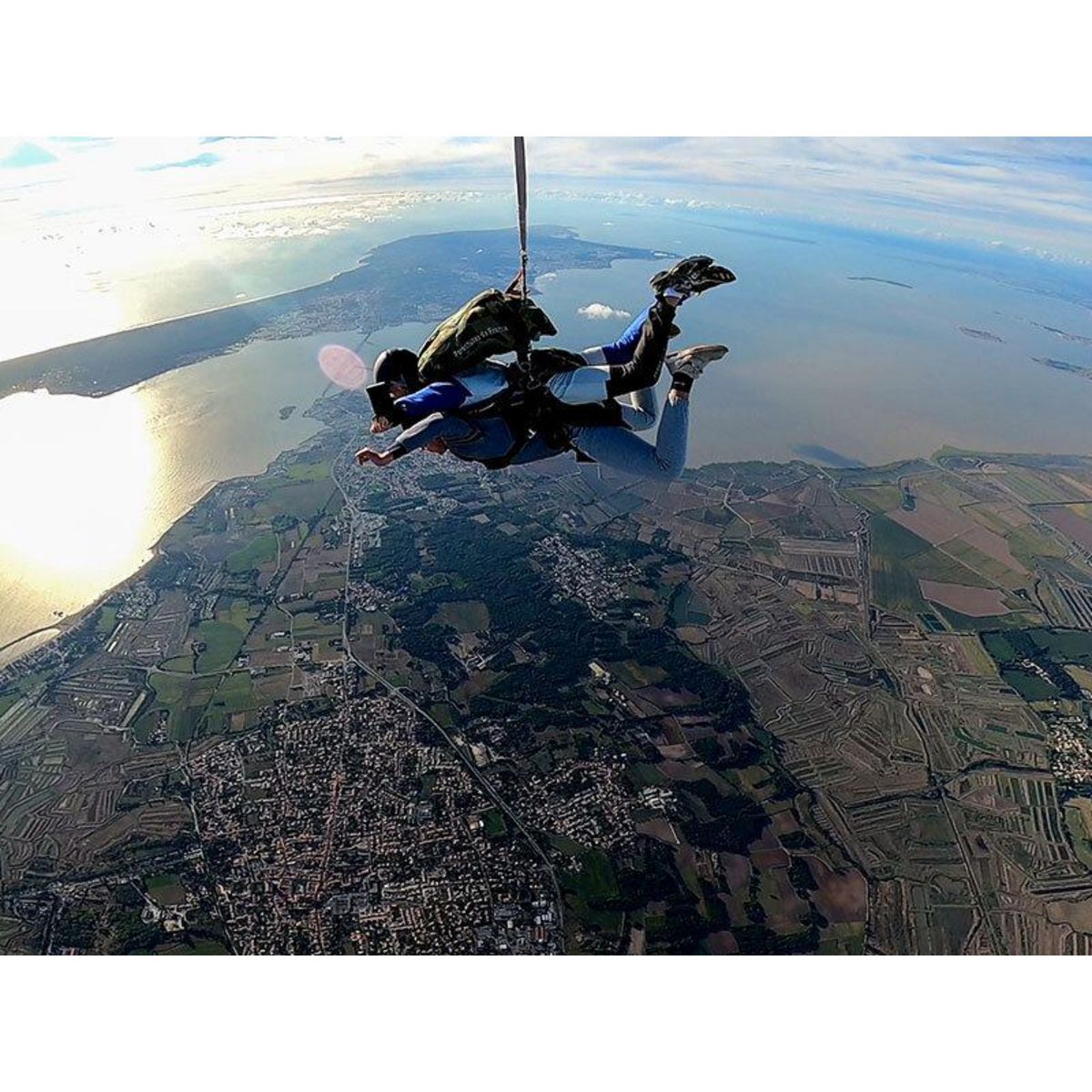 Smartbox Saut en parachute en tandem à La Rochelle en semaine - Coffret Cadeau Sport & Aventure