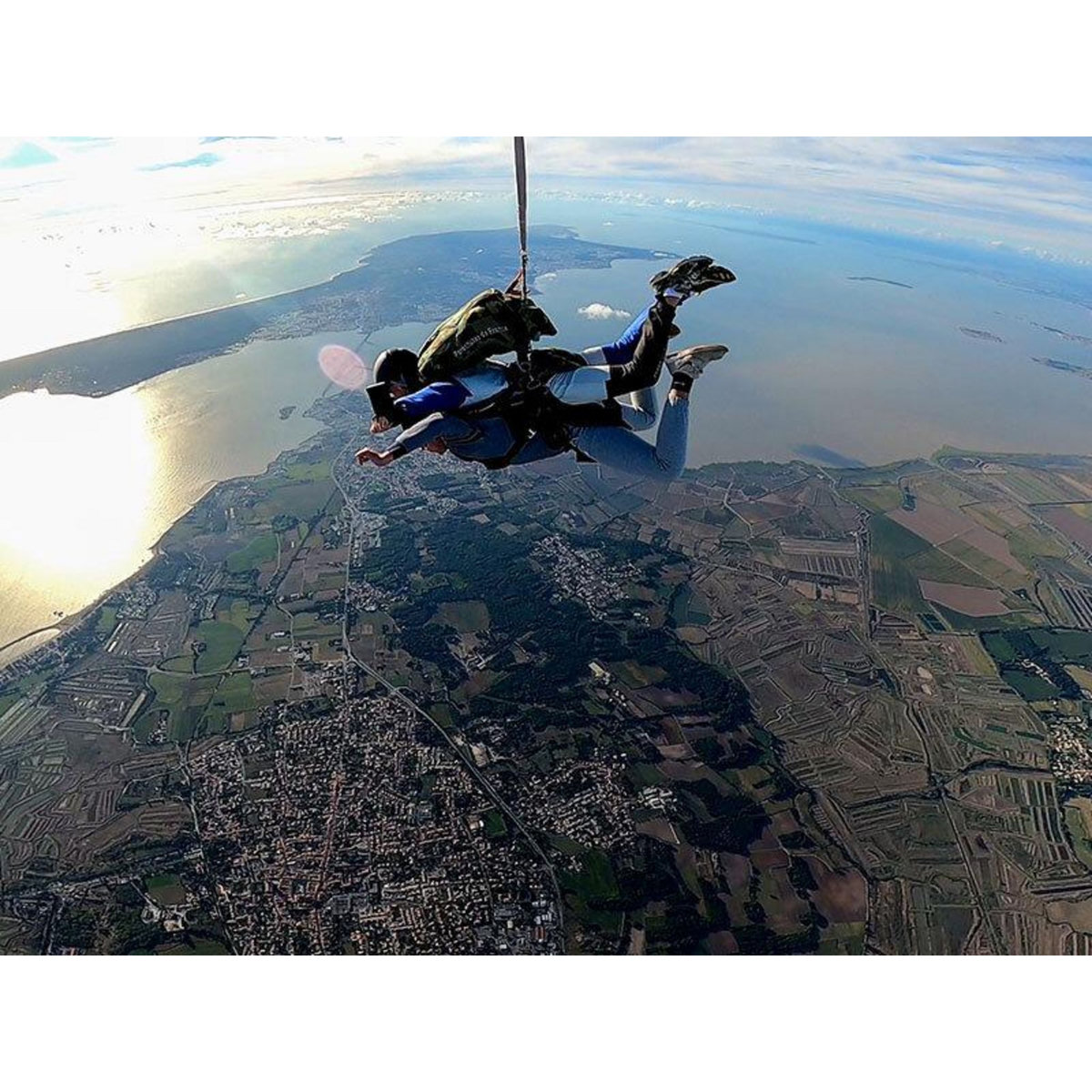 Smartbox Saut en parachute en tandem à La Rochelle en semaine - Coffret Cadeau Sport & Aventure