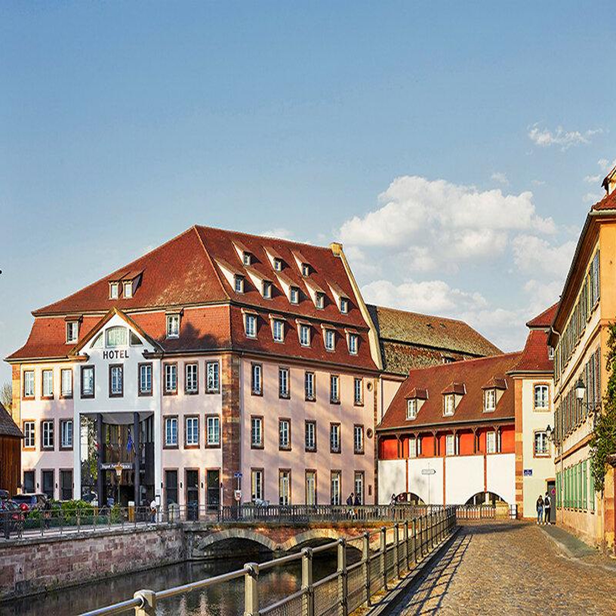 Voir la diapositive 3 : Smartbox 2 jours en hôtel 5* avec spa et bouteille de crémant dans le cœur historique de strasbourg - coffret cadeau séjour