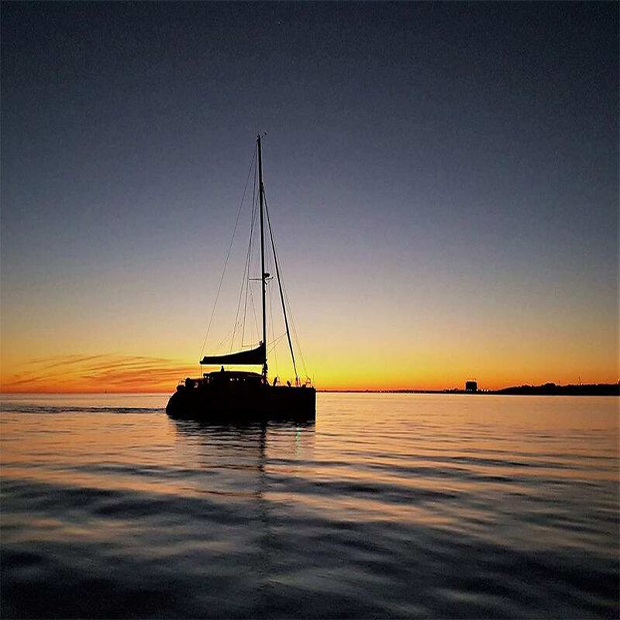 Voir la diapositive 2 : Smartbox Croisière en catamaran à la rochelle : 2h en duo au coucher du soleil - coffret cadeau sport & aventure