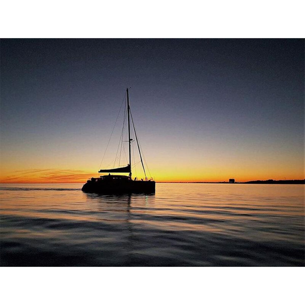 Smartbox Croisière en catamaran à La Rochelle : 2h en duo au coucher du soleil - Coffret Cadeau Sport & Aventure