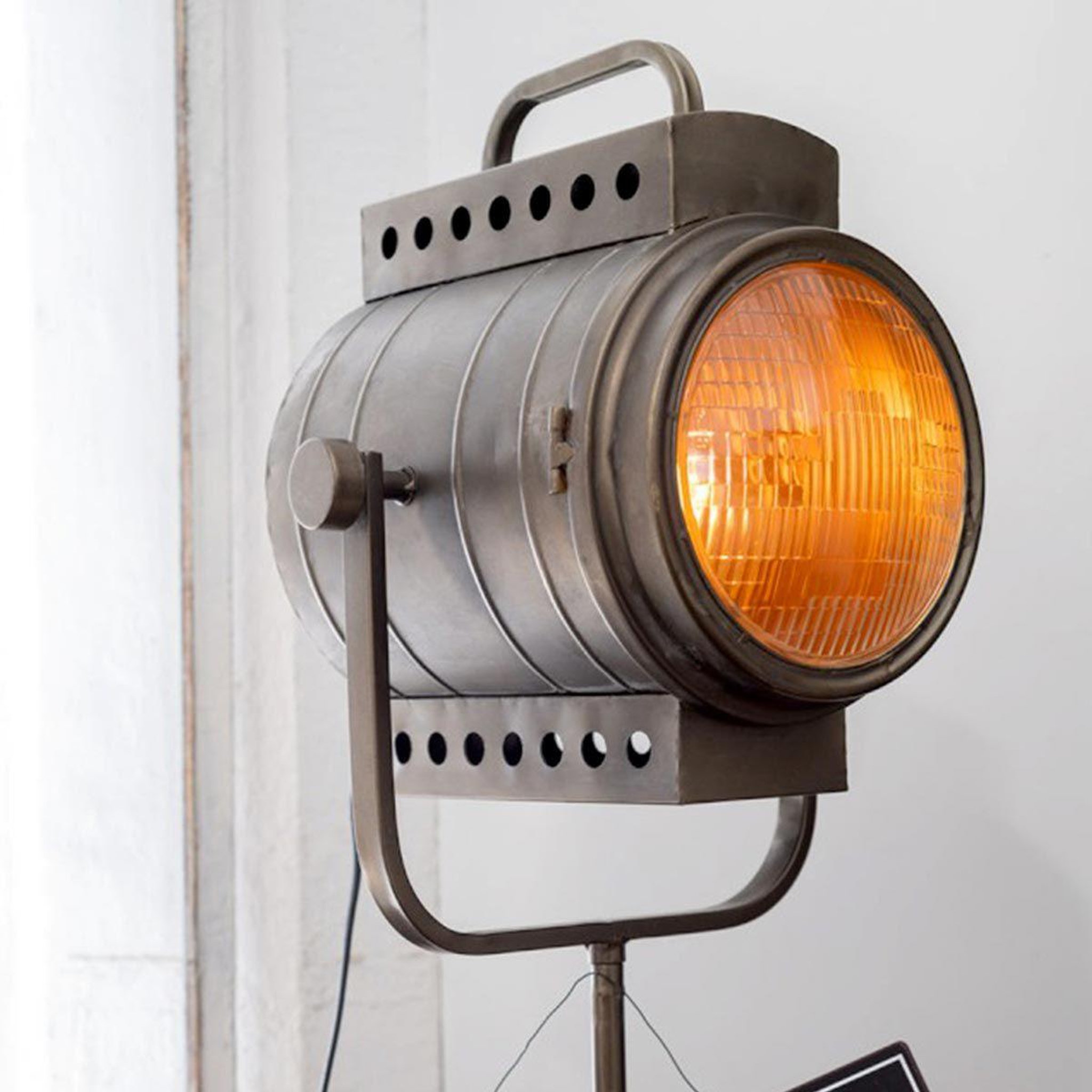 Voir la diapositive 5 : J-LINE Lampadaire design en métal  film  170cm noir