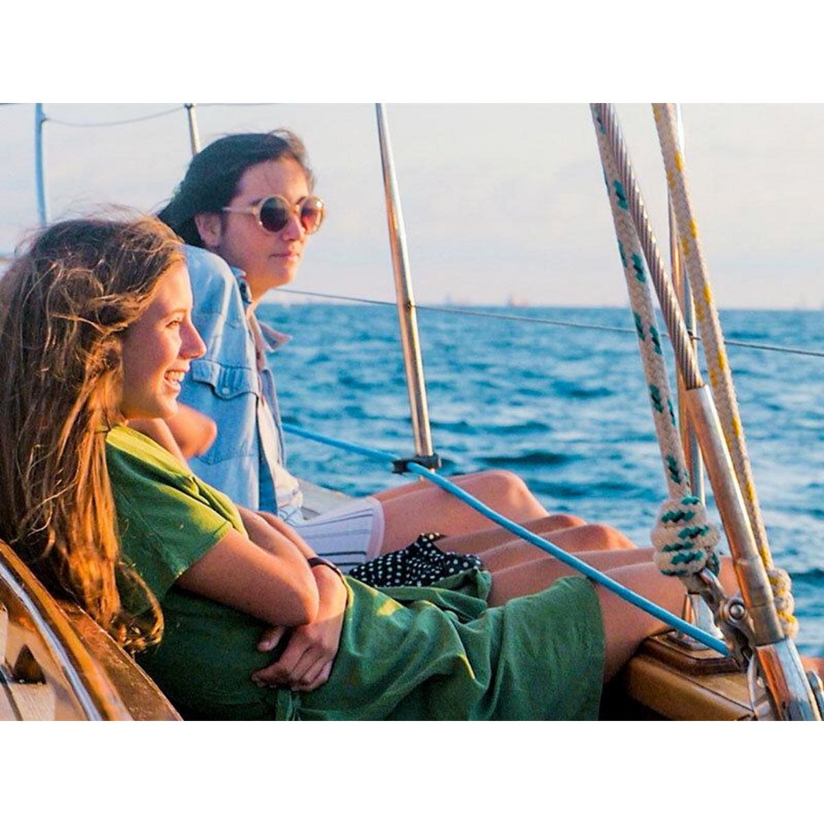 Smartbox Croisière au coucher du soleil : 2h en catamaran pour 2 personnes à Barcelone - Coffret Cadeau Sport & Aventure