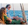 Voir la diapositive 3 : Smartbox Croisière au coucher du soleil : 2h en catamaran pour 2 personnes à Barcelone - Coffret Cadeau Sport & Aventure
