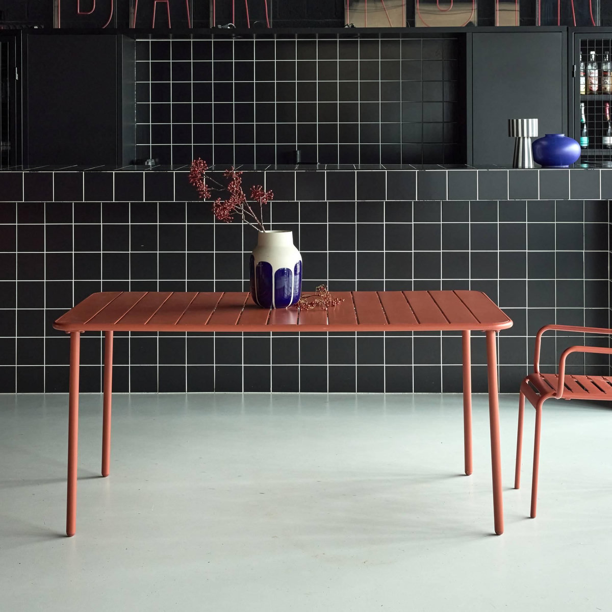 SWEEEK Table de jardin métal 6-8 places, Amelia 160x90xH72.5cm