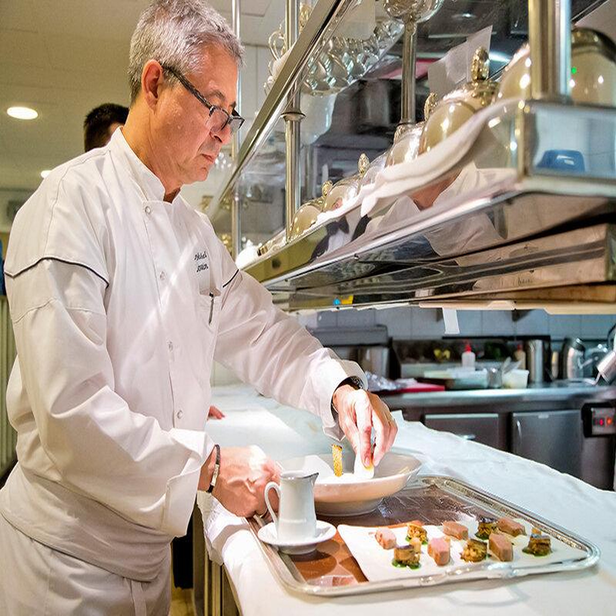 Voir la diapositive 3 : Smartbox Adresses primées : déjeuner 4 plats au restaurant la côte saint-jacques près de chablis - coffret cadeau gastronomie