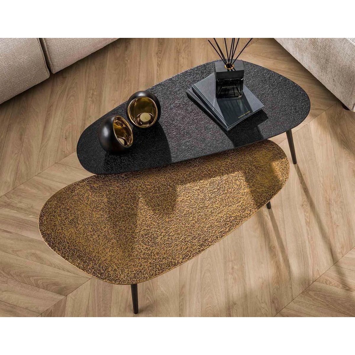 LISA DESIGN Kahoni - lot de 2 tables basses gigognes - doré et noir - 84 cm