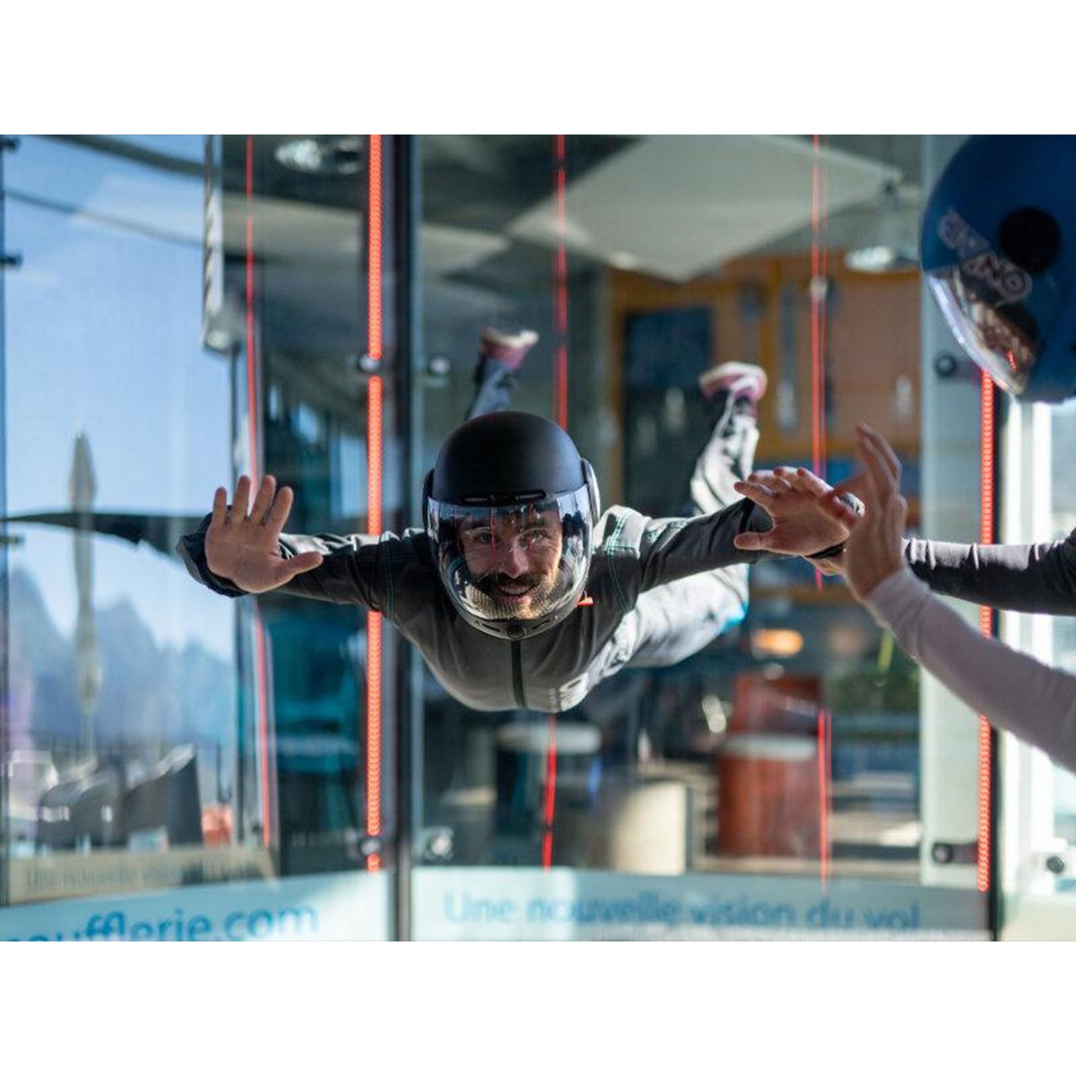 Smartbox Sensations fortes garanties avec la chute libre en simulateur à Tallard - Coffret Cadeau Sport & Aventure