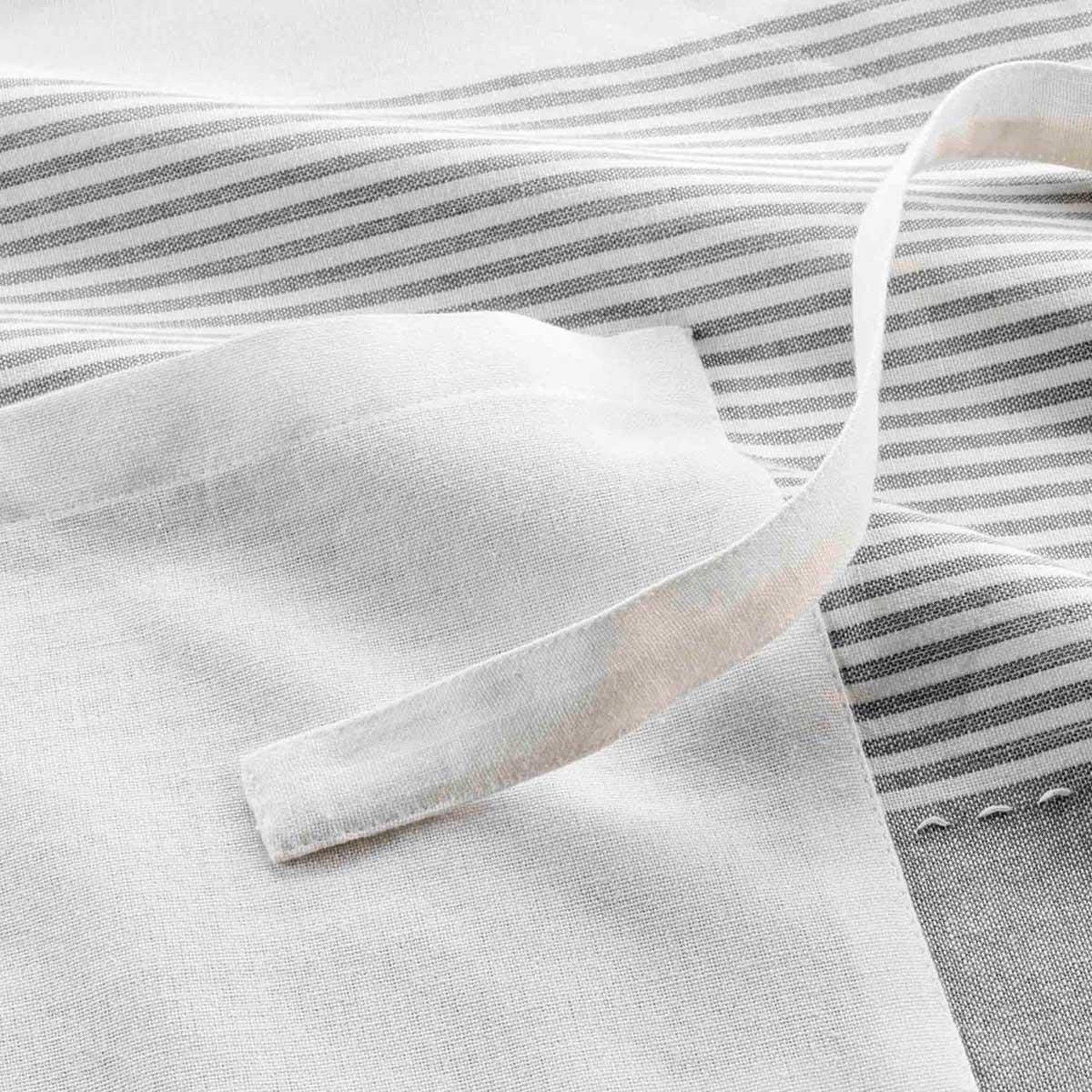 Voir la diapositive 2 : Douceur d'Intérieur Tablier de cuisine avec poche  iliade  84cm gris
