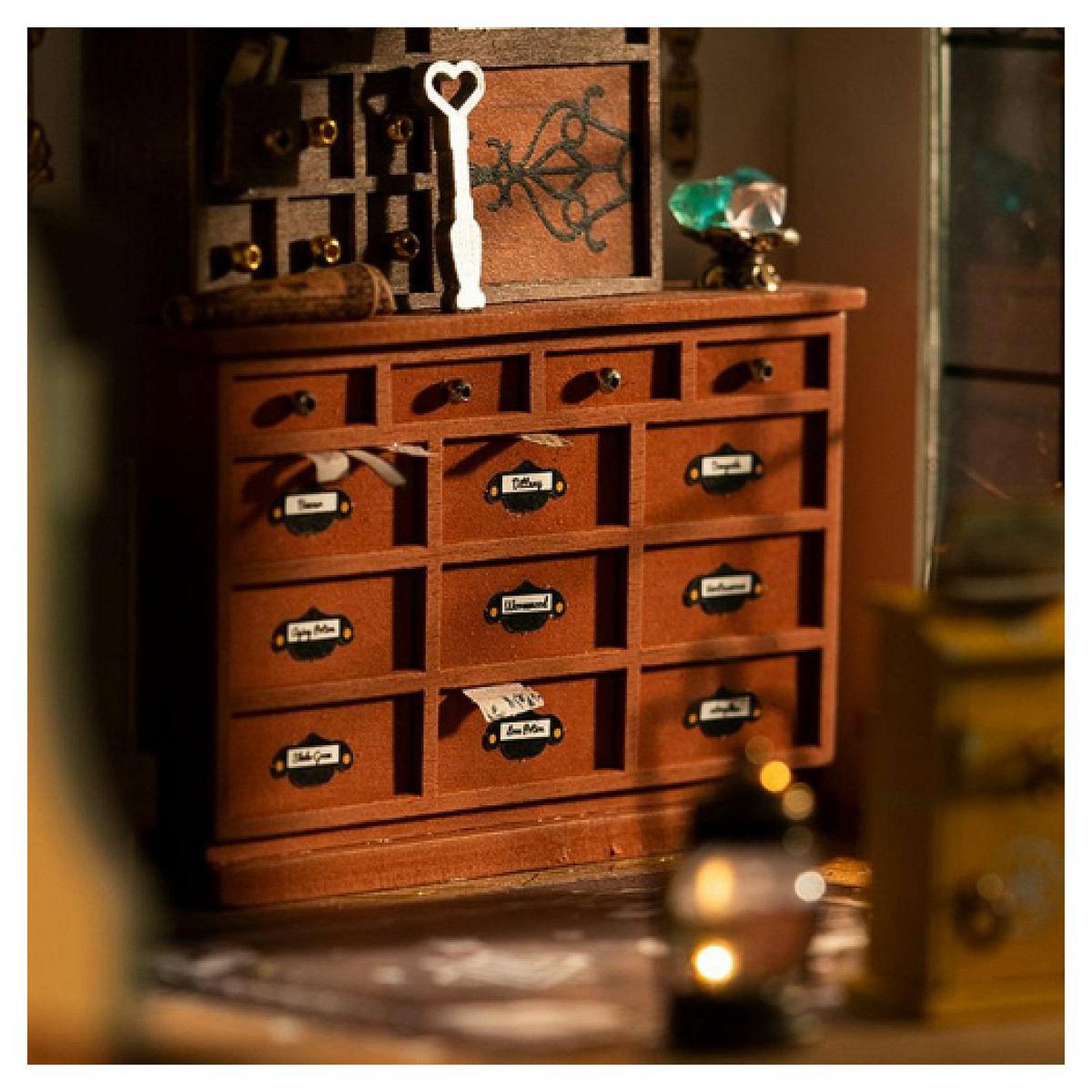 Voir la diapositive 5 : ROBOTIME Maison Miniature DIY Kiki s Magic Emporium