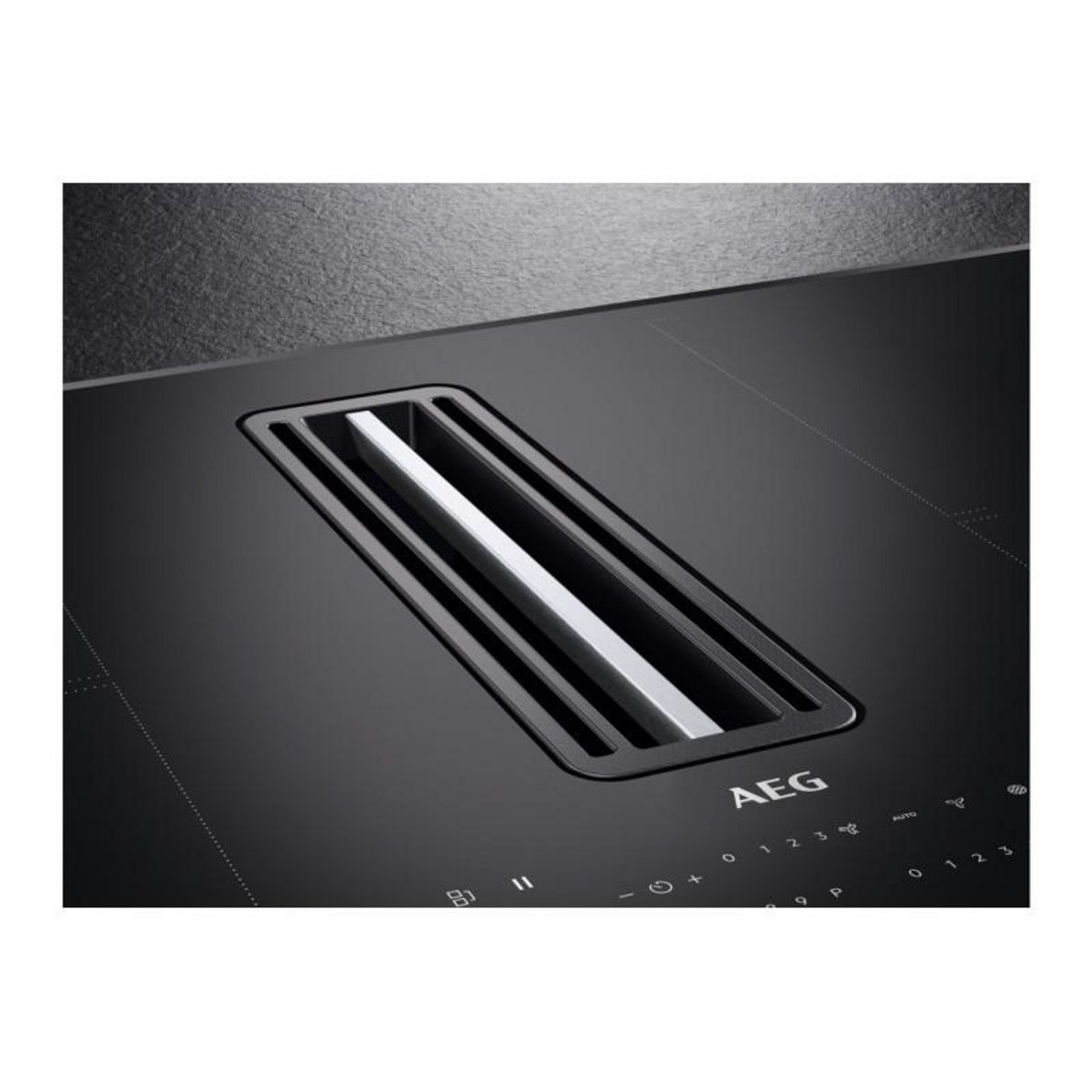 AEG Plaque induction Aeg CCE84779CB + HOTTE INTEGREE Recyclage