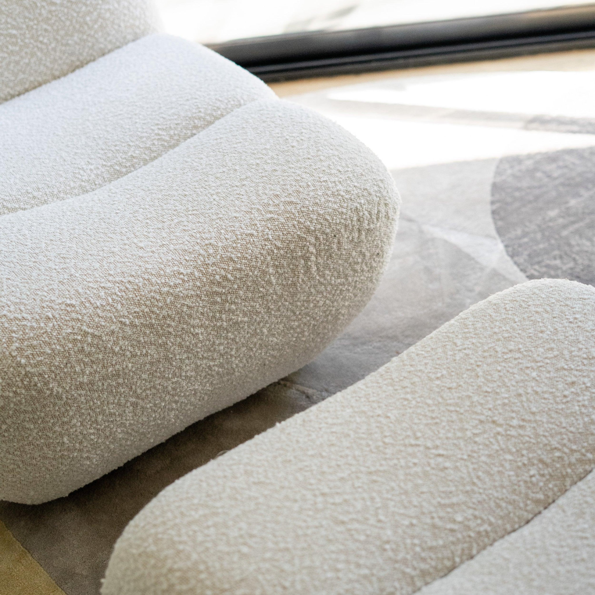Voir la diapositive 6 : MAISON PAVANE Ensemble fauteuil et pouf en tissu bouclé blanc-Teddy