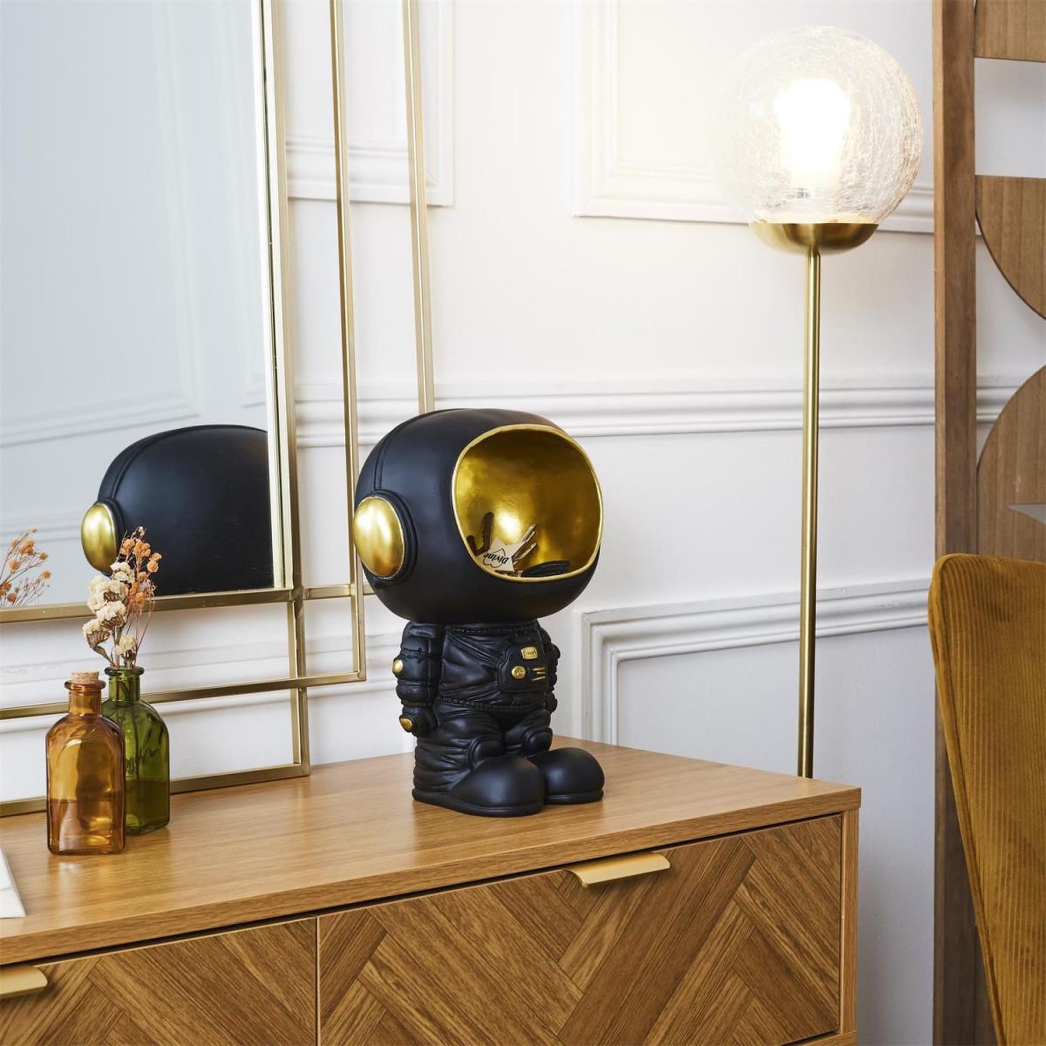 Voir la diapositive 5 : The Home Deco Factory Vide-poche statue  astronaute  28cm noir