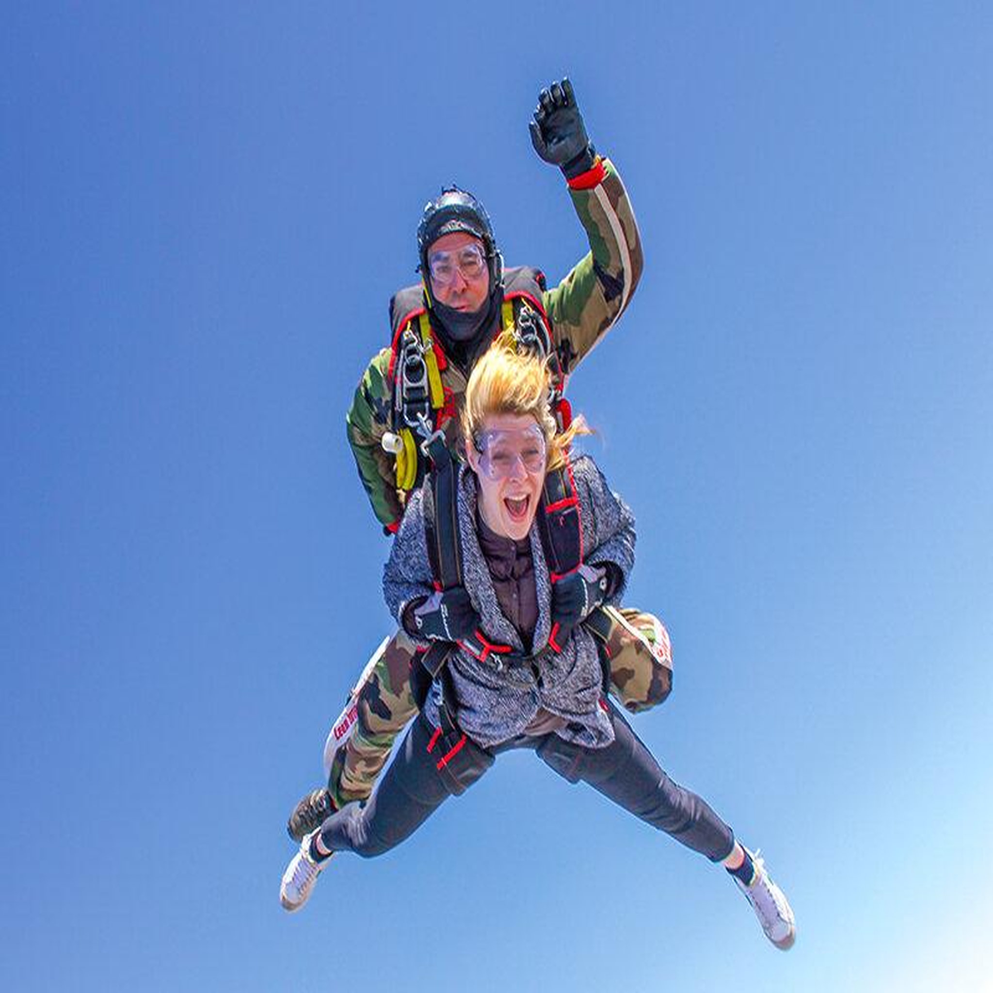 Voir la diapositive 3 : Smartbox Saut en parachute sensationnel depuis l'aérodrome de péronne - coffret cadeau sport & aventure