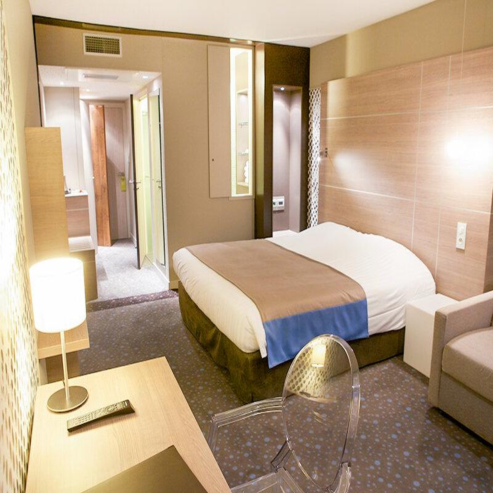 Voir la diapositive 2 : Smartbox 2 jours en hôtel 3* près de la rochelle avec accès à l'espace spa - coffret cadeau séjour