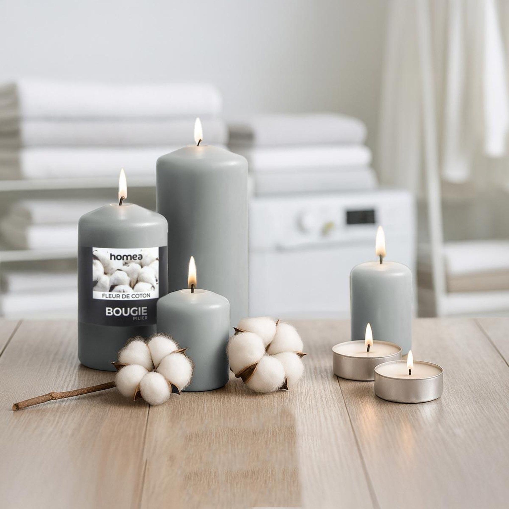 Voir la diapositive 2 : HOMEA Bougie pilier  essentiel ii  11cm fleur de coton