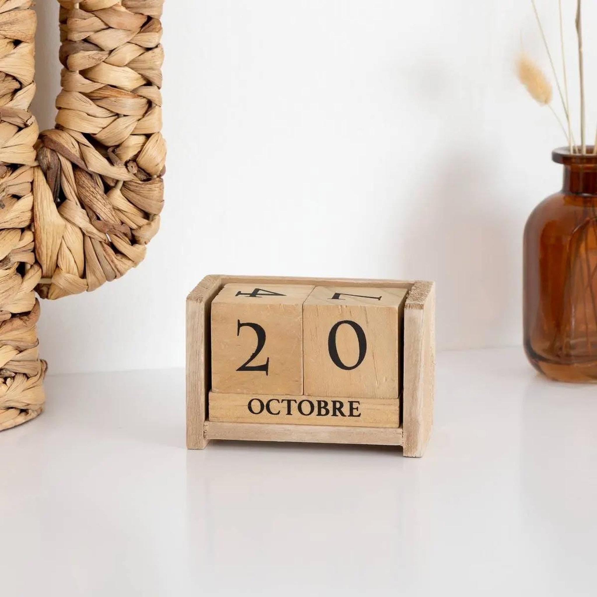 Voir la diapositive 2 : ATMOSPHERA Calendrier en bois  colonial  11cm naturel