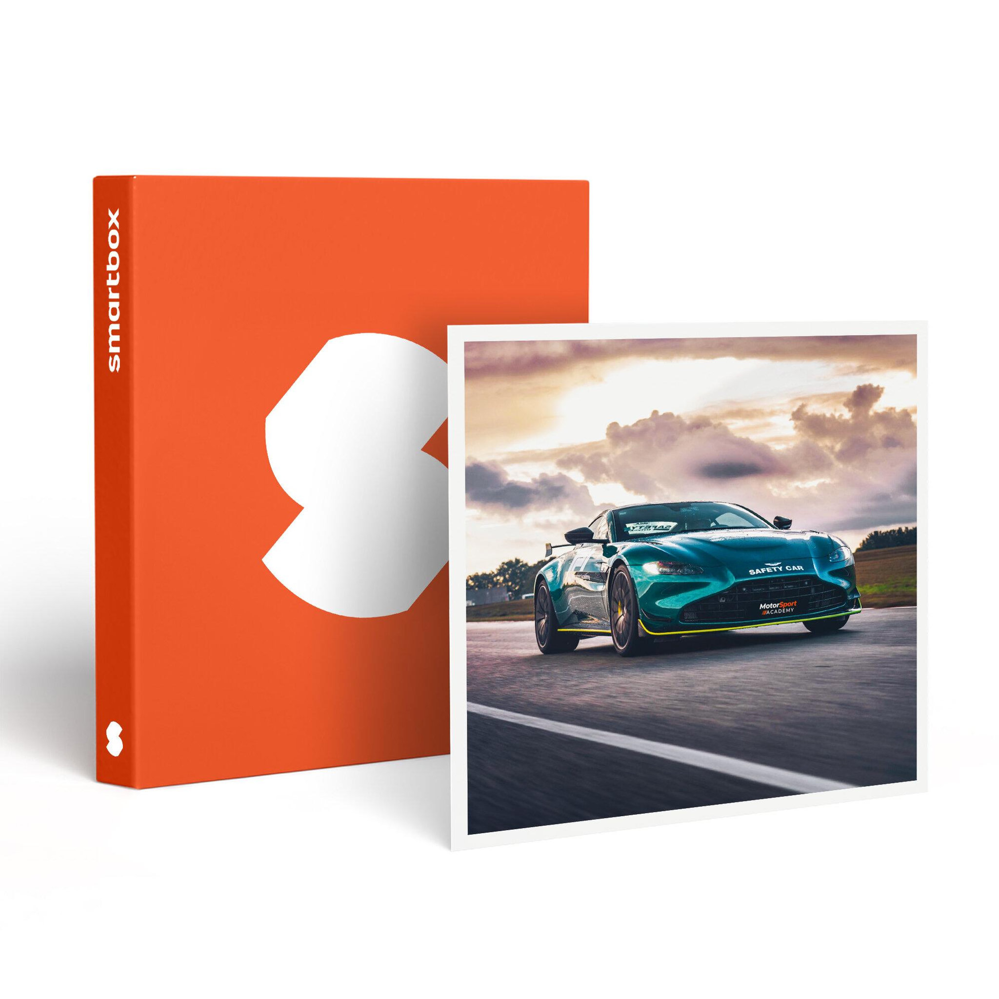 Voir la diapositive 1 : Smartbox Stage de pilotage : 2 tours sur le circuit du Bugey en Aston Martin Vantage F1 Edition - Coffret Cadeau Sport & Aventure