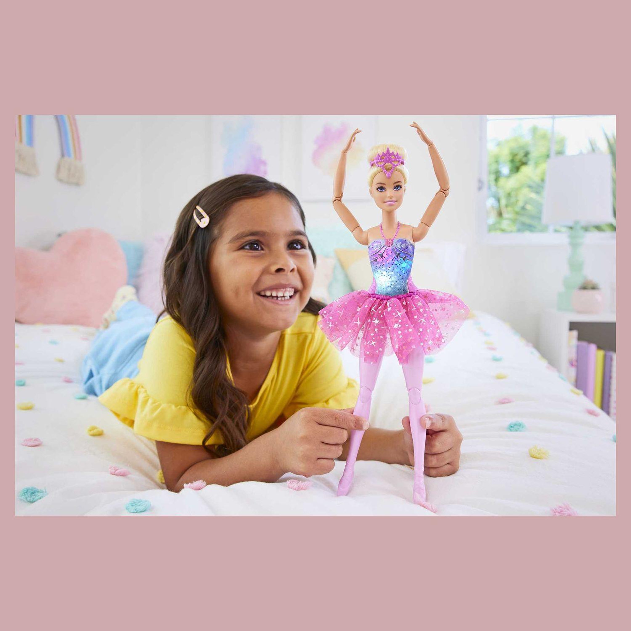 Voir la diapositive 4 : BARBIE Poupée ballerine lumières magiques 