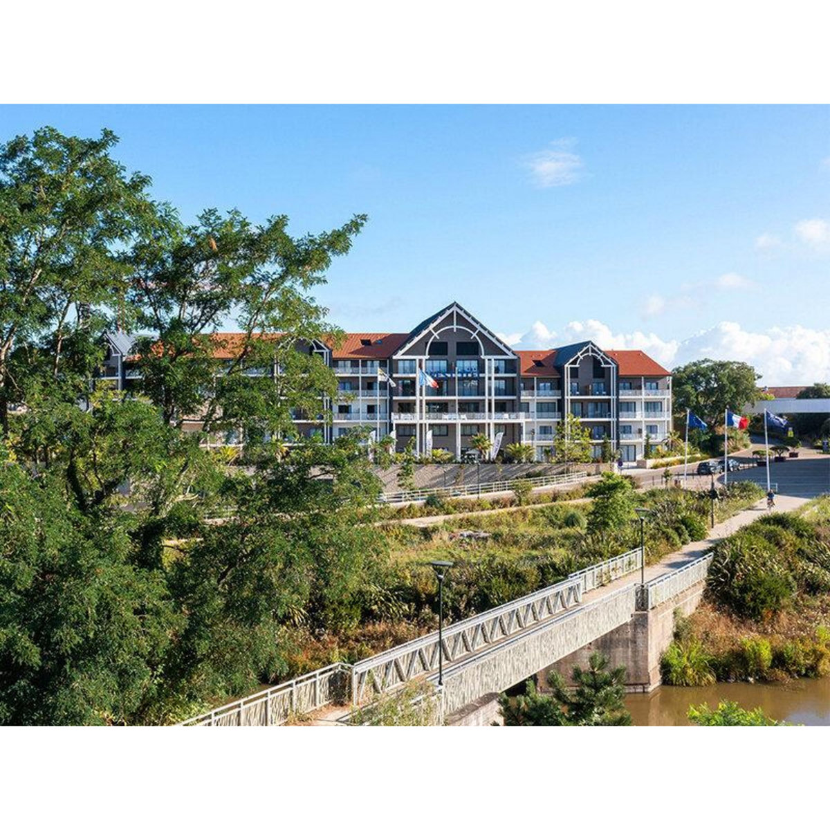 Smartbox 2 jours en suite dans un hôtel balnéaire 4* à Pornic avec dîner 3 plats et accès à l'espace bien-être - Coffret Cadeau Séjour