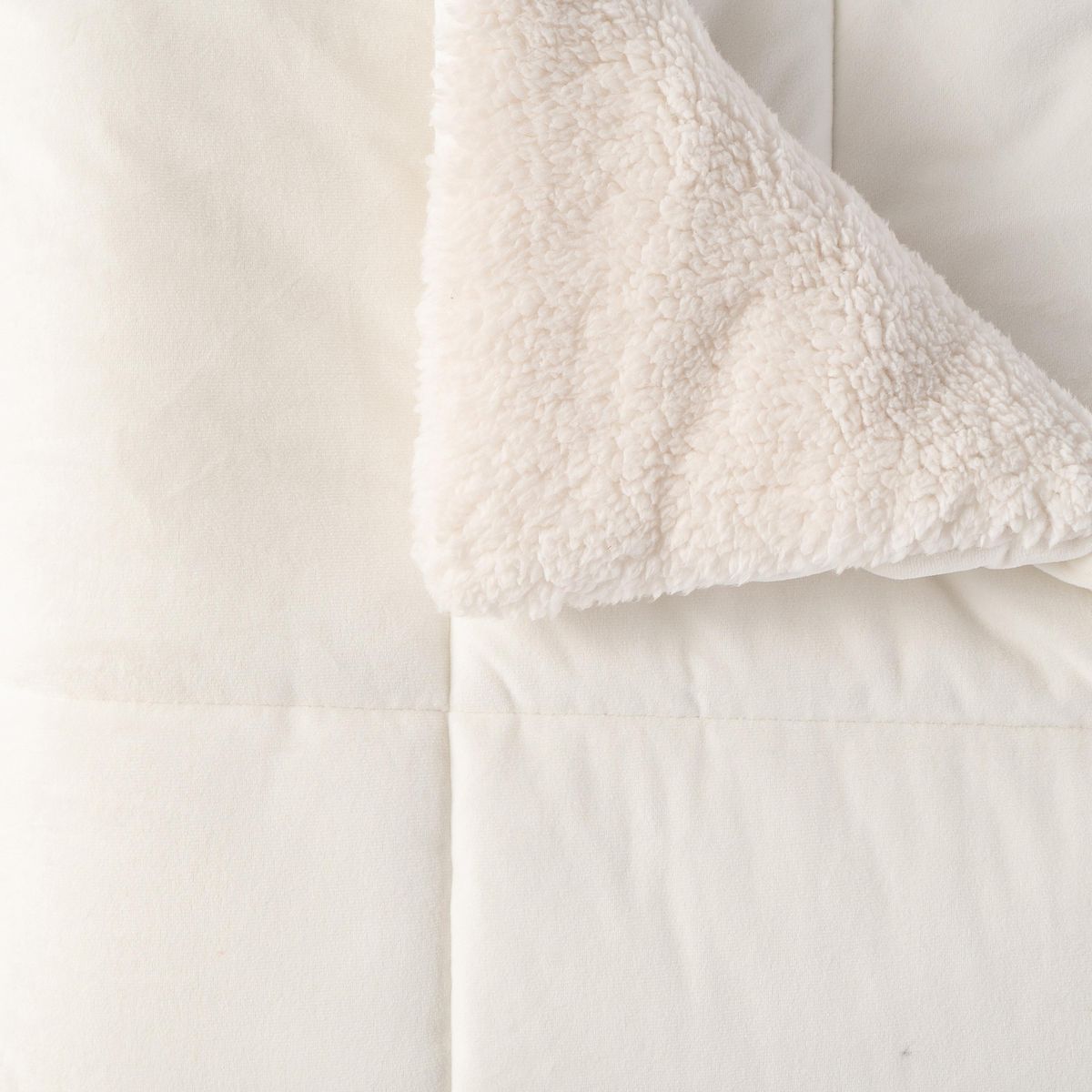 ACTUEL Couvre lit matelassé double face velours/sherpa BIEN CHEZ SOI 