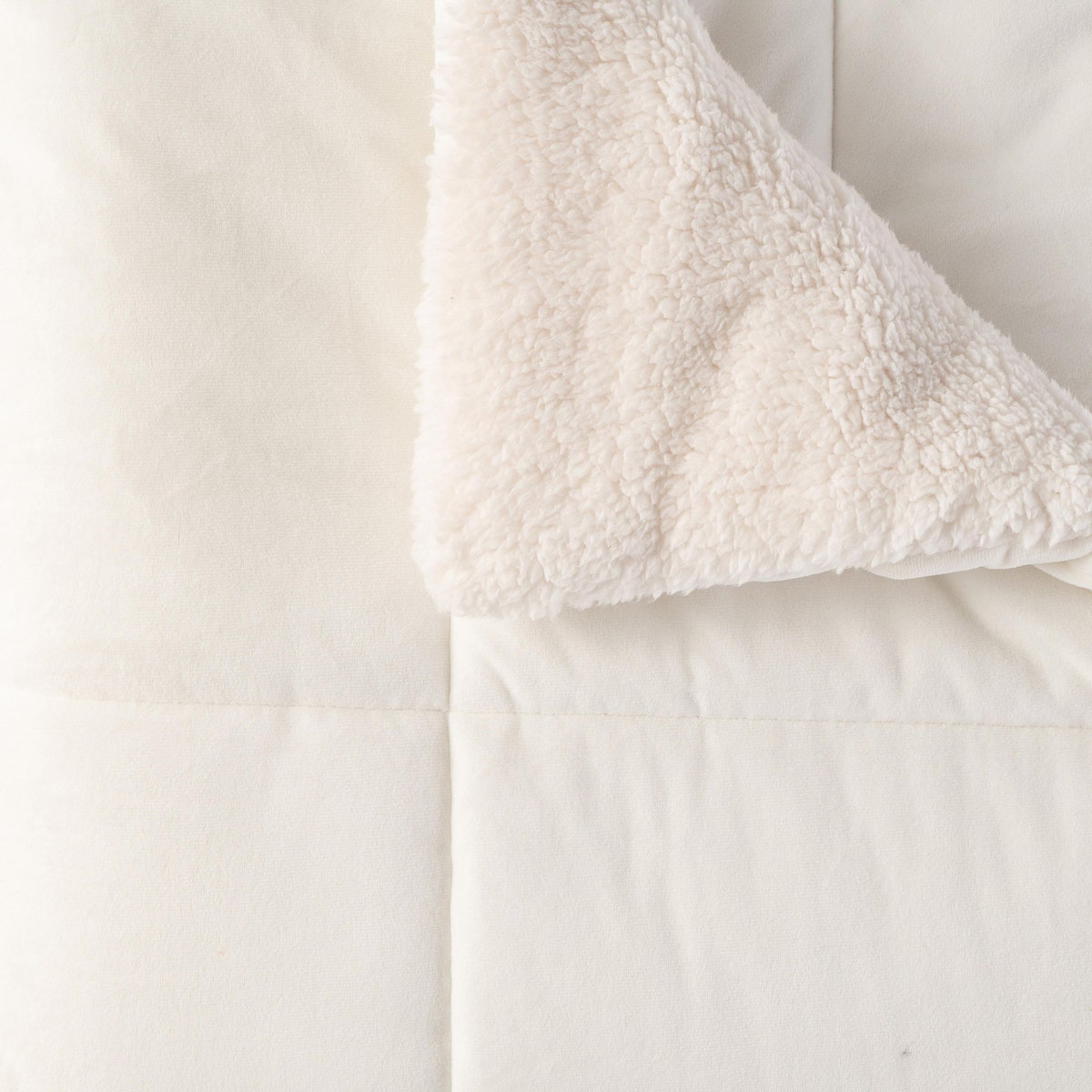 ACTUEL Couvre lit matelassé double face velours/sherpa BIEN CHEZ SOI 