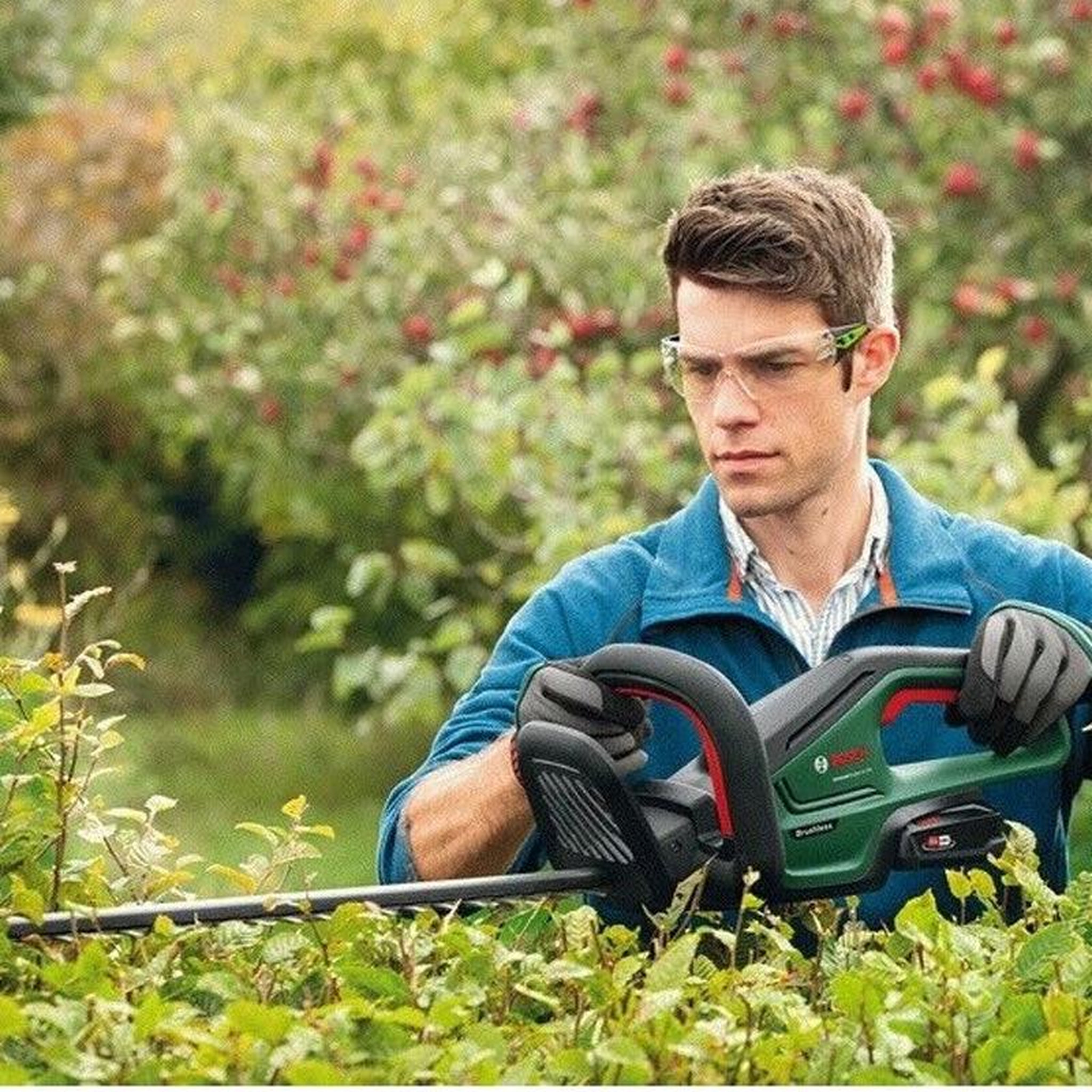 Voir la diapositive 4 : BOSCH Taille-haies sans fil 18V BOSCH UniversalHedgeCut 18V-50 avec 1 batterie 2,5Ah