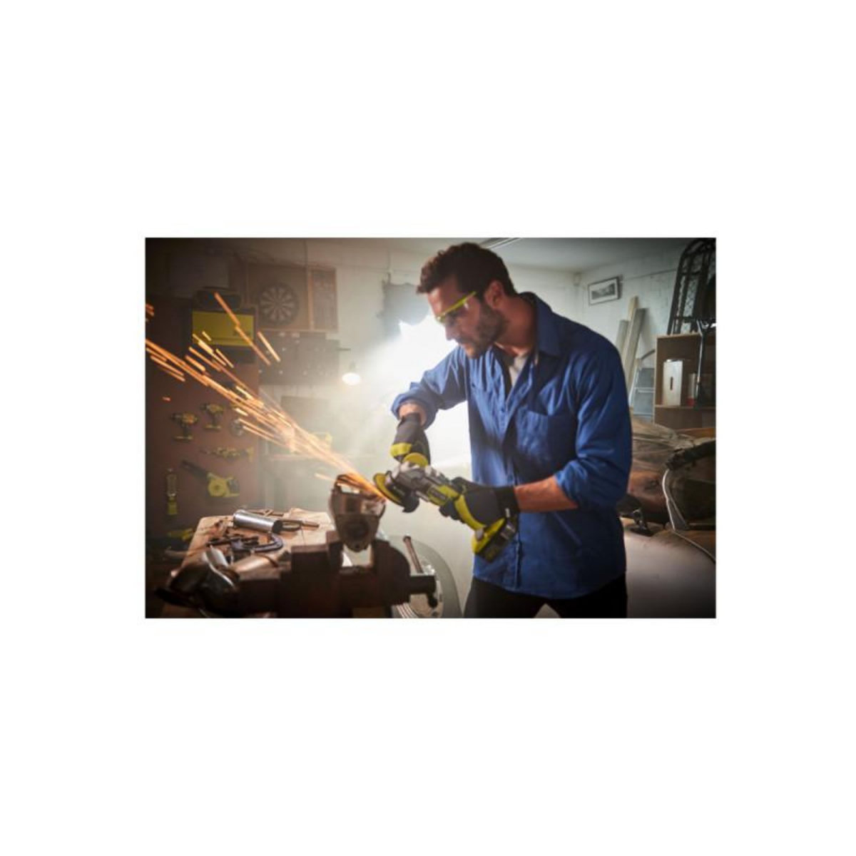 Ryobi Meuleuse d'angle RYOBI 18V LithiumPlus One+ Brushless - 1 batterie 4,0 Ah - 1 chargeur rapide - R18