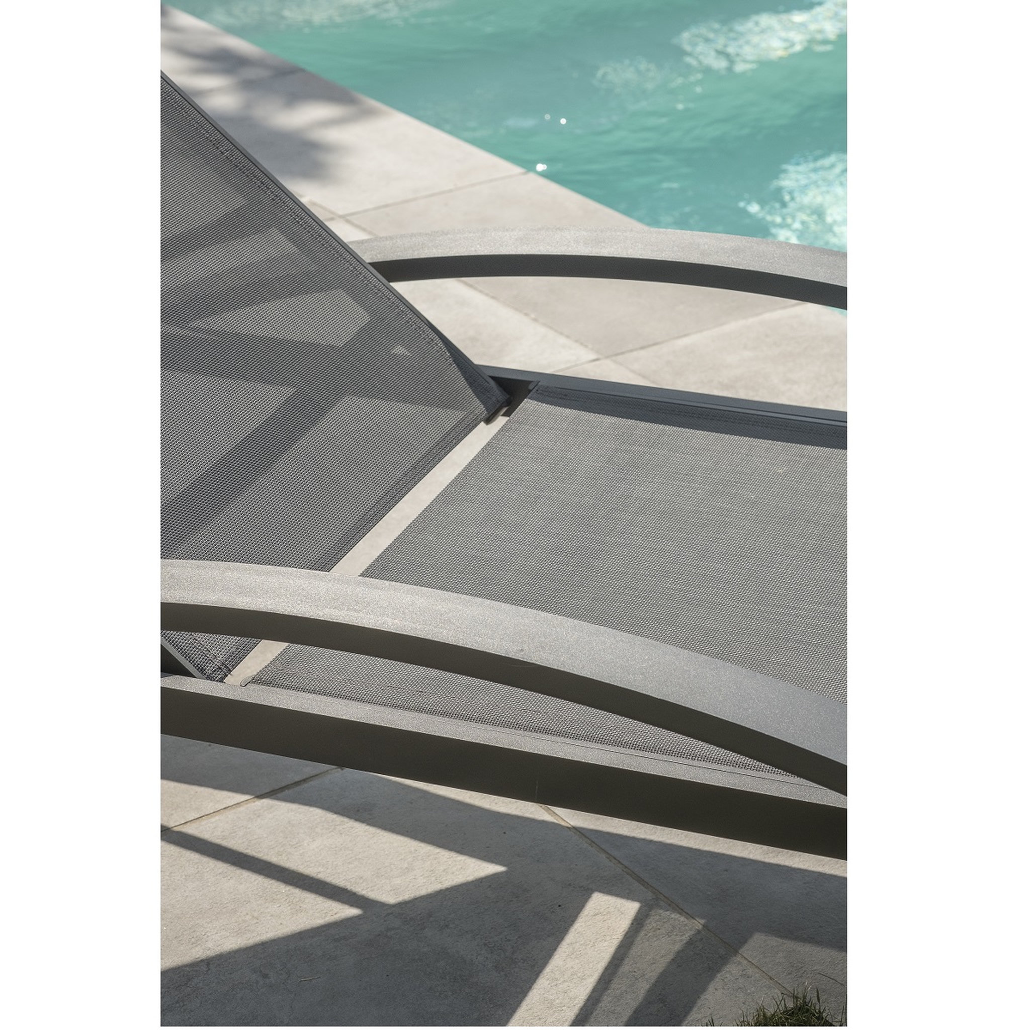 Voir la diapositive 3 : DCB GARDEN Chaise longue de jardin - Noir - BARCELONA