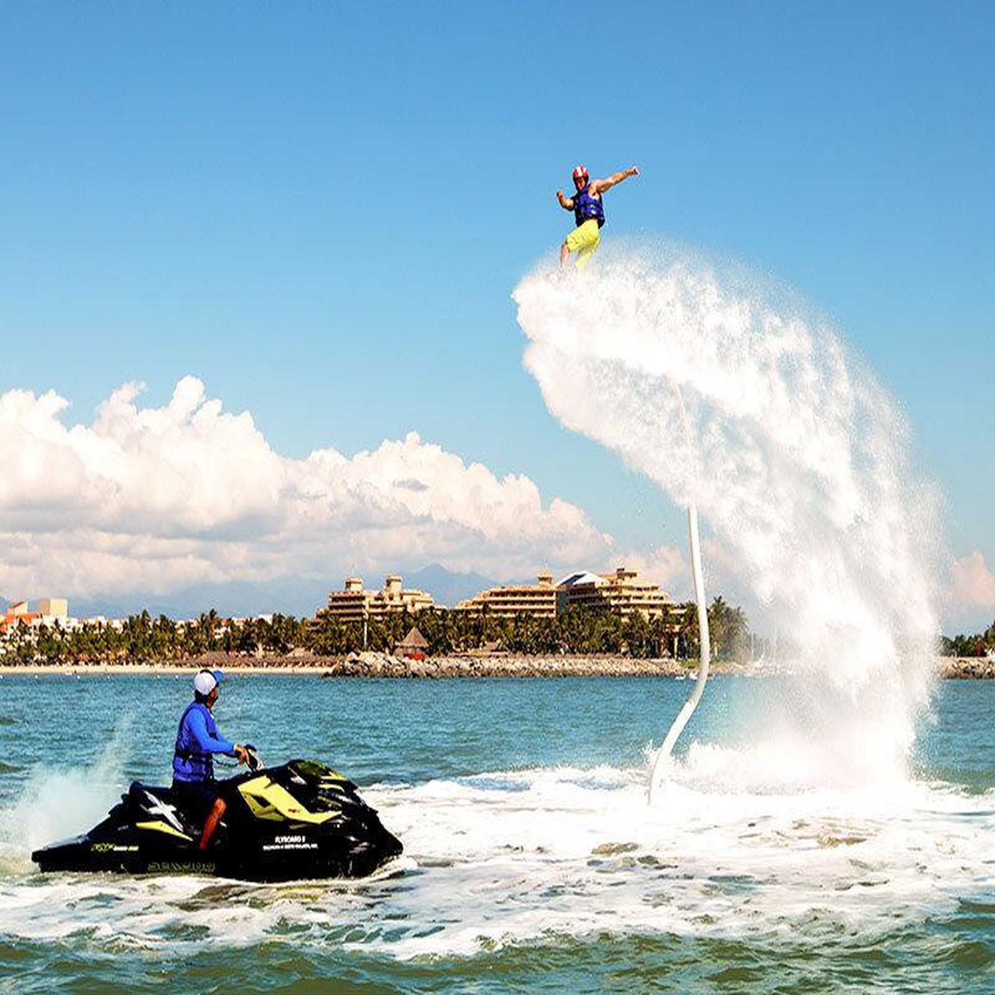 Voir la diapositive 2 : Smartbox Session de flyboard de 40 min à hyères - coffret cadeau sport & aventure